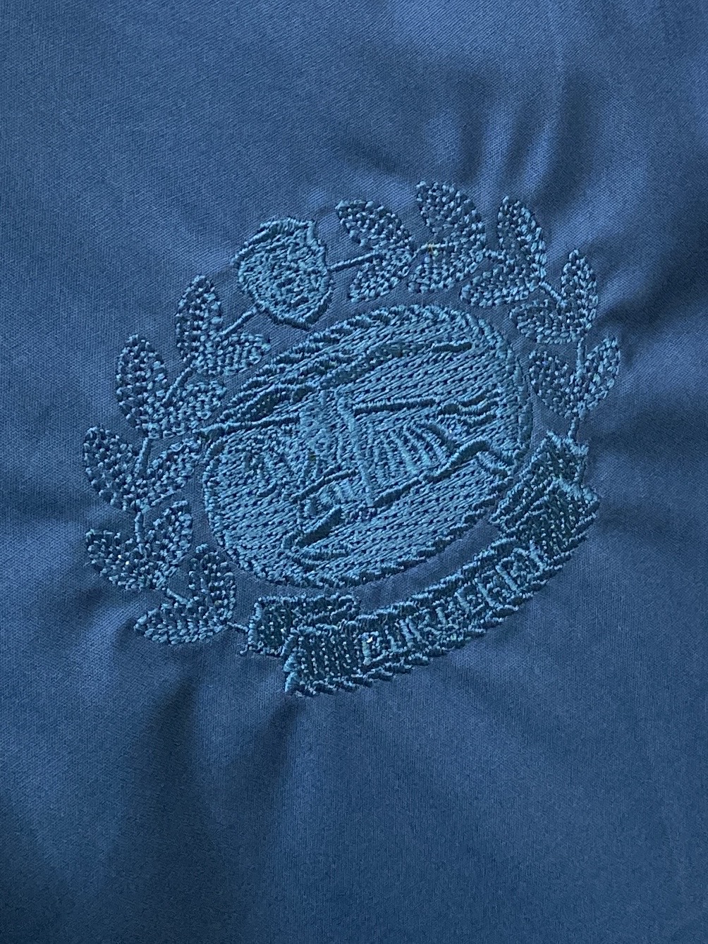 ￼ 巴宝莉、2025新品衬衫，时尚帅气，简约百搭款，定制原版面料，不仅挺括，保持潮流的廓形，又穿着舒适，