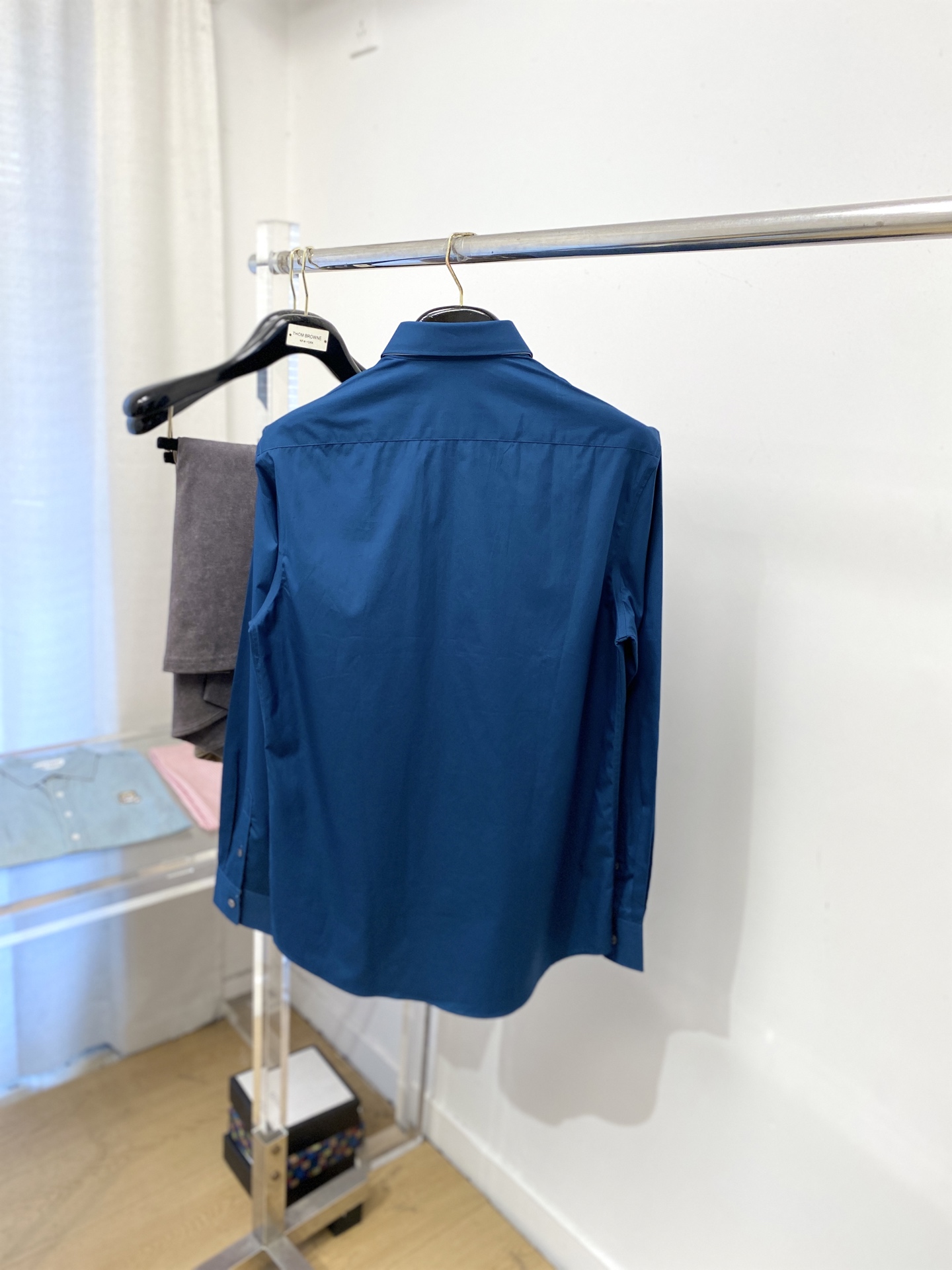 ￼ 巴宝莉、2025新品衬衫，时尚帅气，简约百搭款，定制原版面料，不仅挺括，保持潮流的廓形，又穿着舒适，