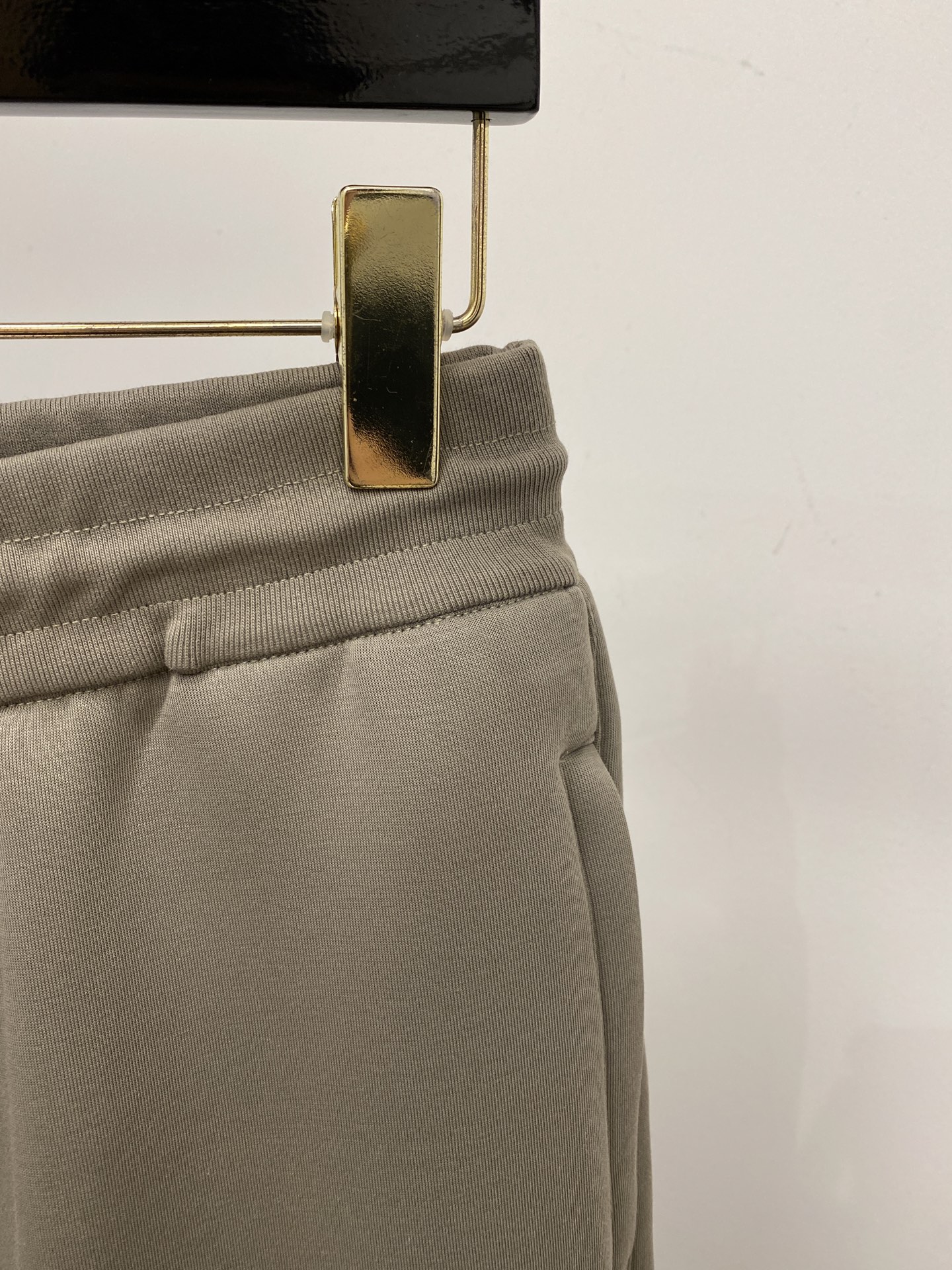 蒙口、2025爆款休闲裤 高弹显瘦必爆简约百搭爆款，做工精细，每一针都看得到用心，超多明星网红最爱 拉长