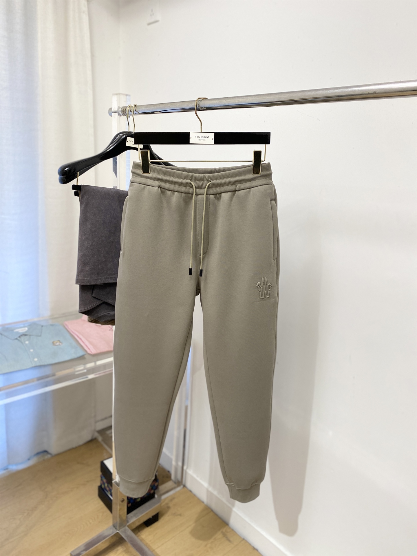 蒙口、2025爆款休闲裤 高弹显瘦必爆简约百搭爆款，做工精细，每一针都看得到用心，超多明星网红最爱 拉长