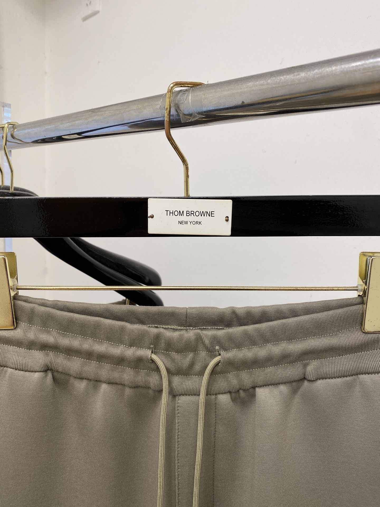 蒙口、2025爆款休闲裤 高弹显瘦必爆简约百搭爆款，做工精细，每一针都看得到用心，超多明星网红最爱 拉长