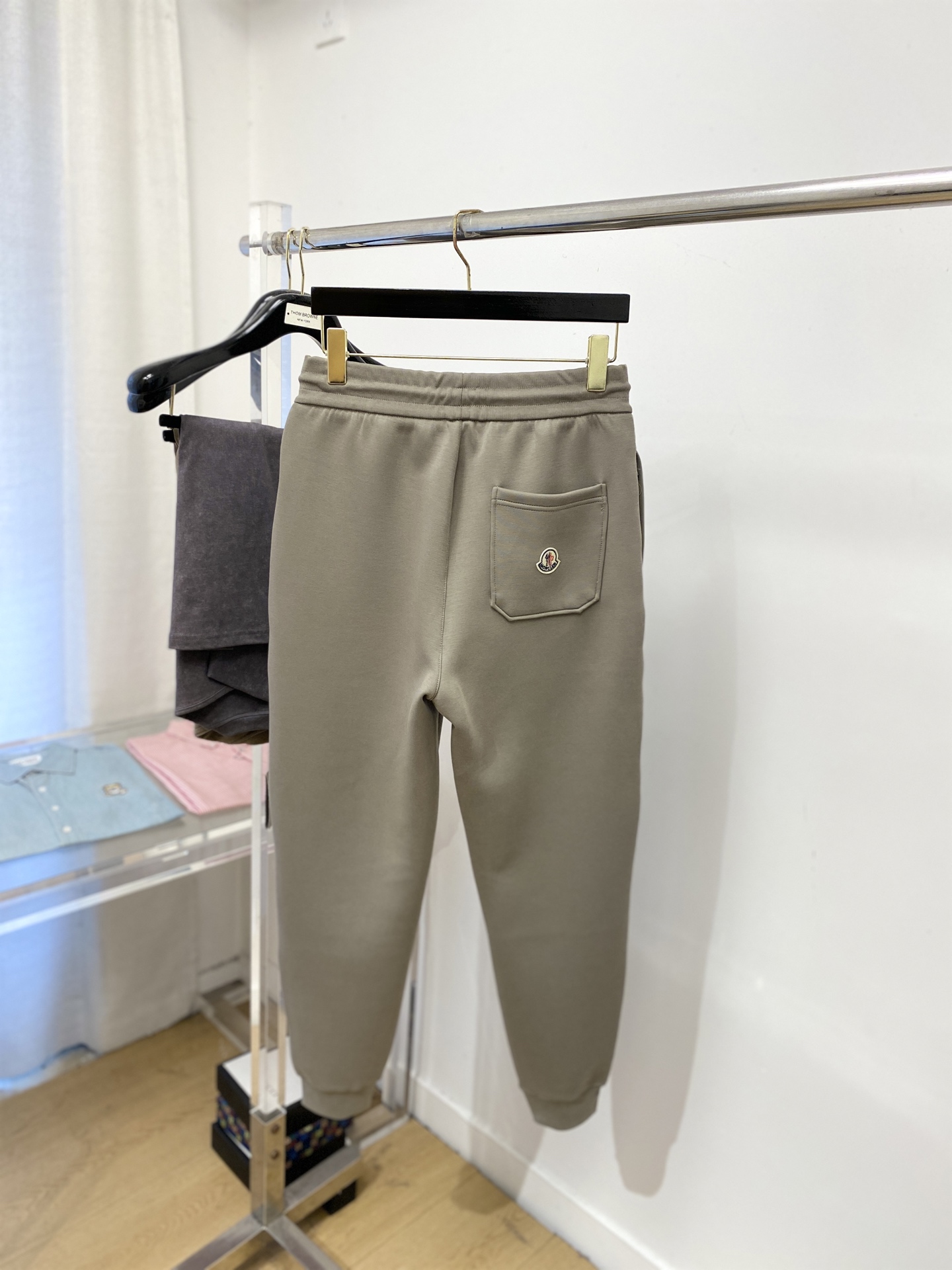 蒙口、2025爆款休闲裤 高弹显瘦必爆简约百搭爆款，做工精细，每一针都看得到用心，超多明星网红最爱 拉长