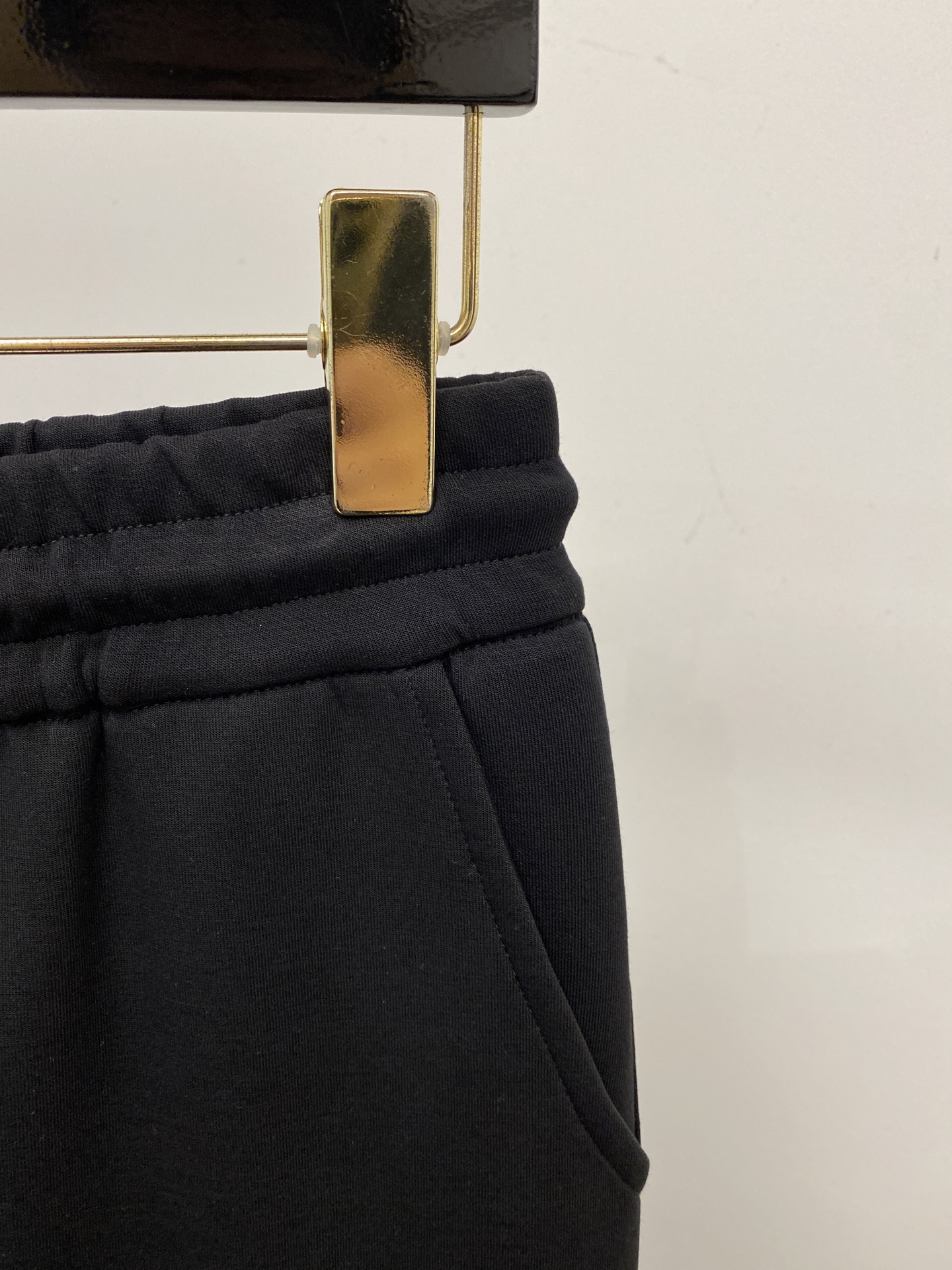 普拉达、2025爆款休闲裤 高弹显瘦必爆简约百搭爆款，做工精细，每一针都看得到用心，超多明星网红最爱 拉