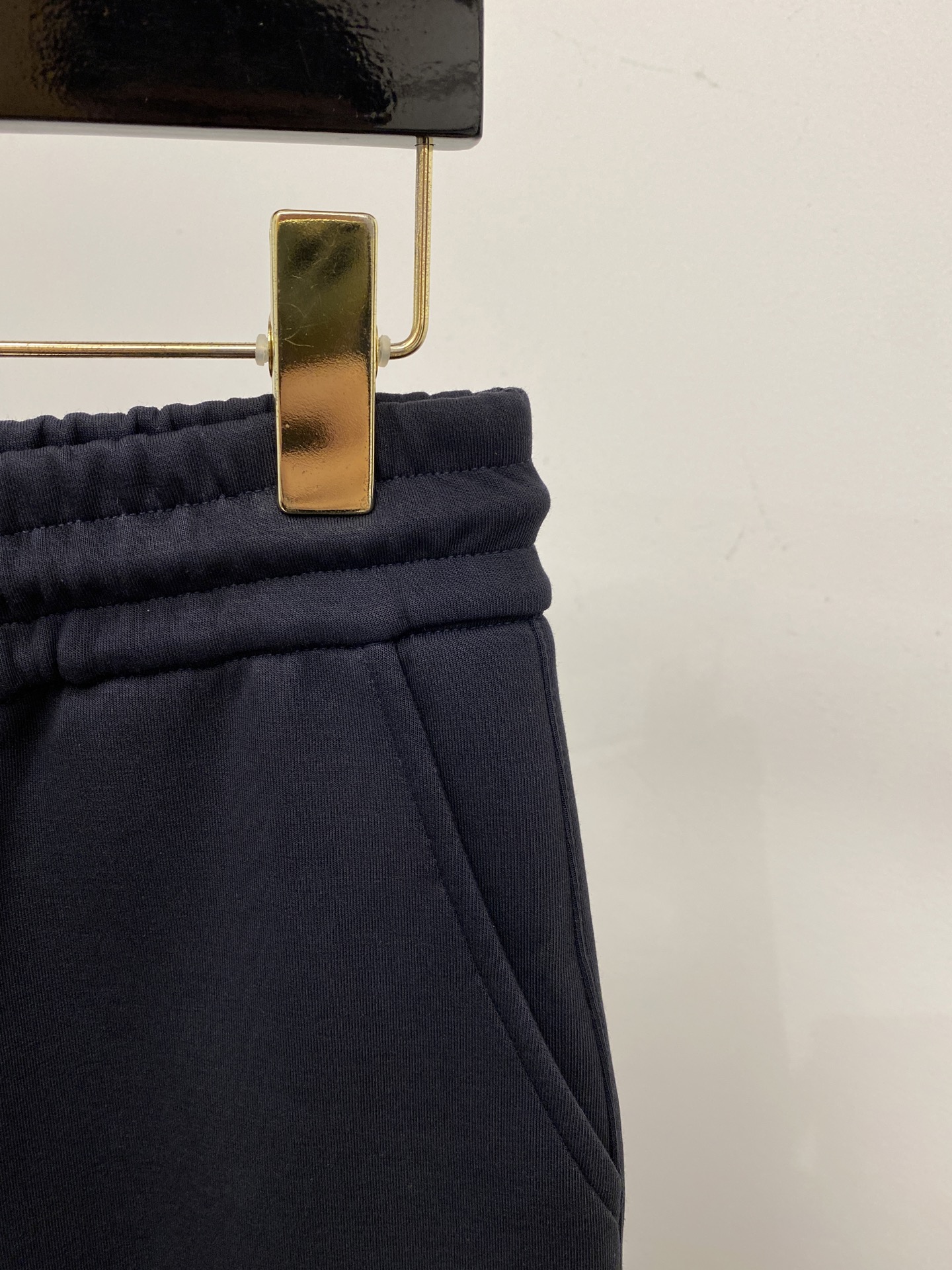 普拉达、2025爆款休闲裤 高弹显瘦必爆简约百搭爆款，做工精细，每一针都看得到用心，超多明星网红最爱 拉