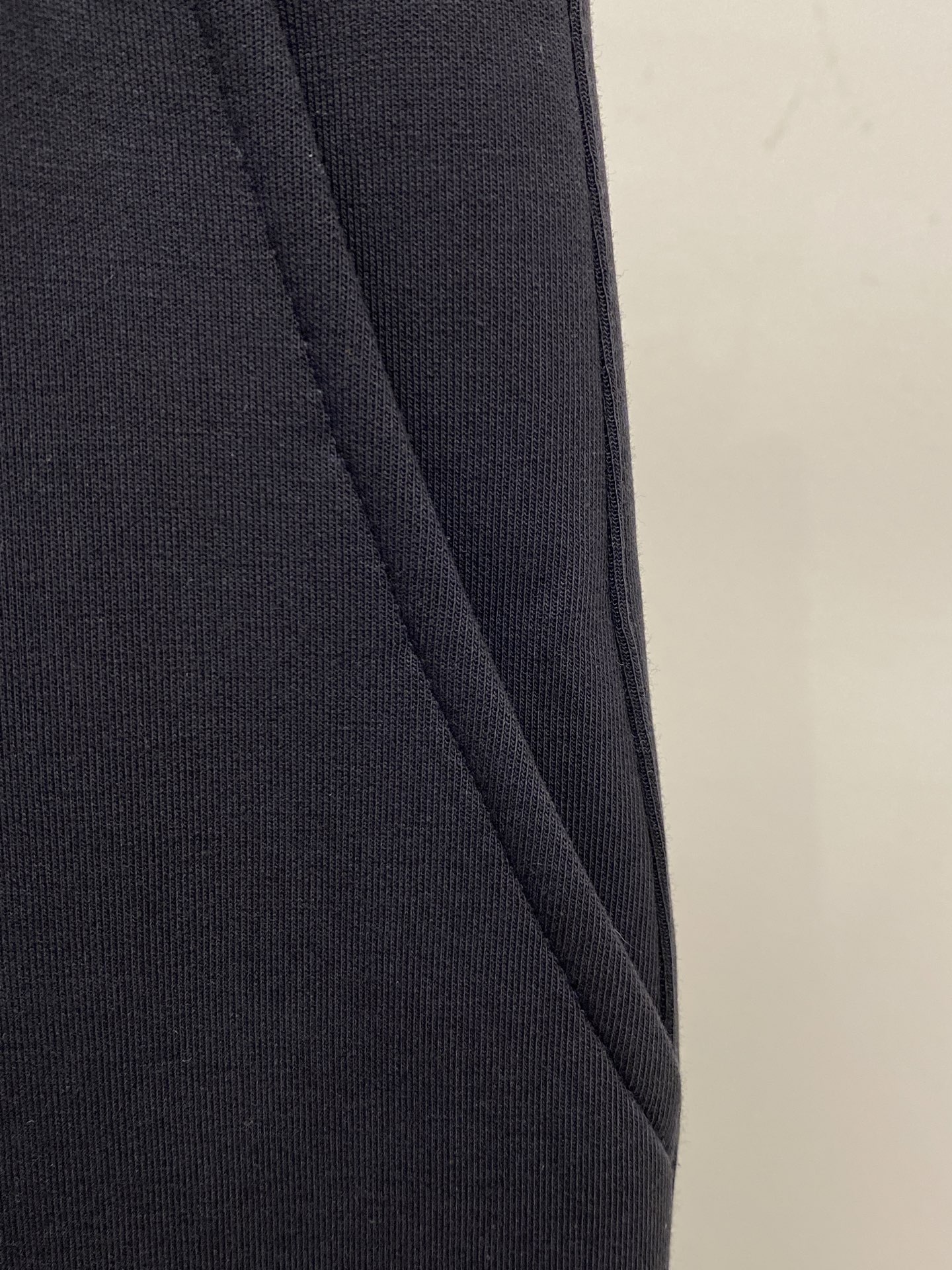 普拉达、2025爆款休闲裤 高弹显瘦必爆简约百搭爆款，做工精细，每一针都看得到用心，超多明星网红最爱 拉