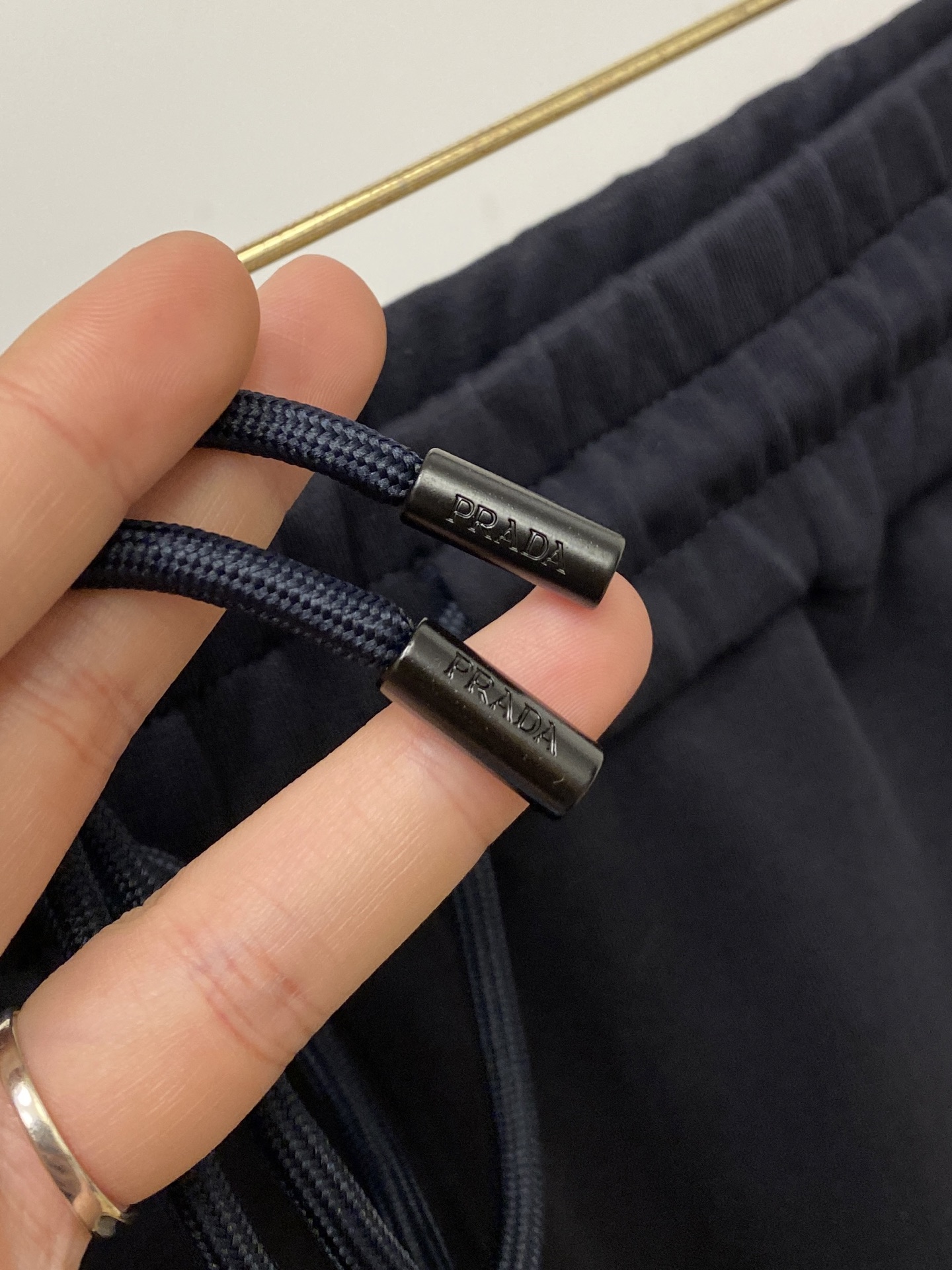 普拉达、2025爆款休闲裤 高弹显瘦必爆简约百搭爆款，做工精细，每一针都看得到用心，超多明星网红最爱 拉