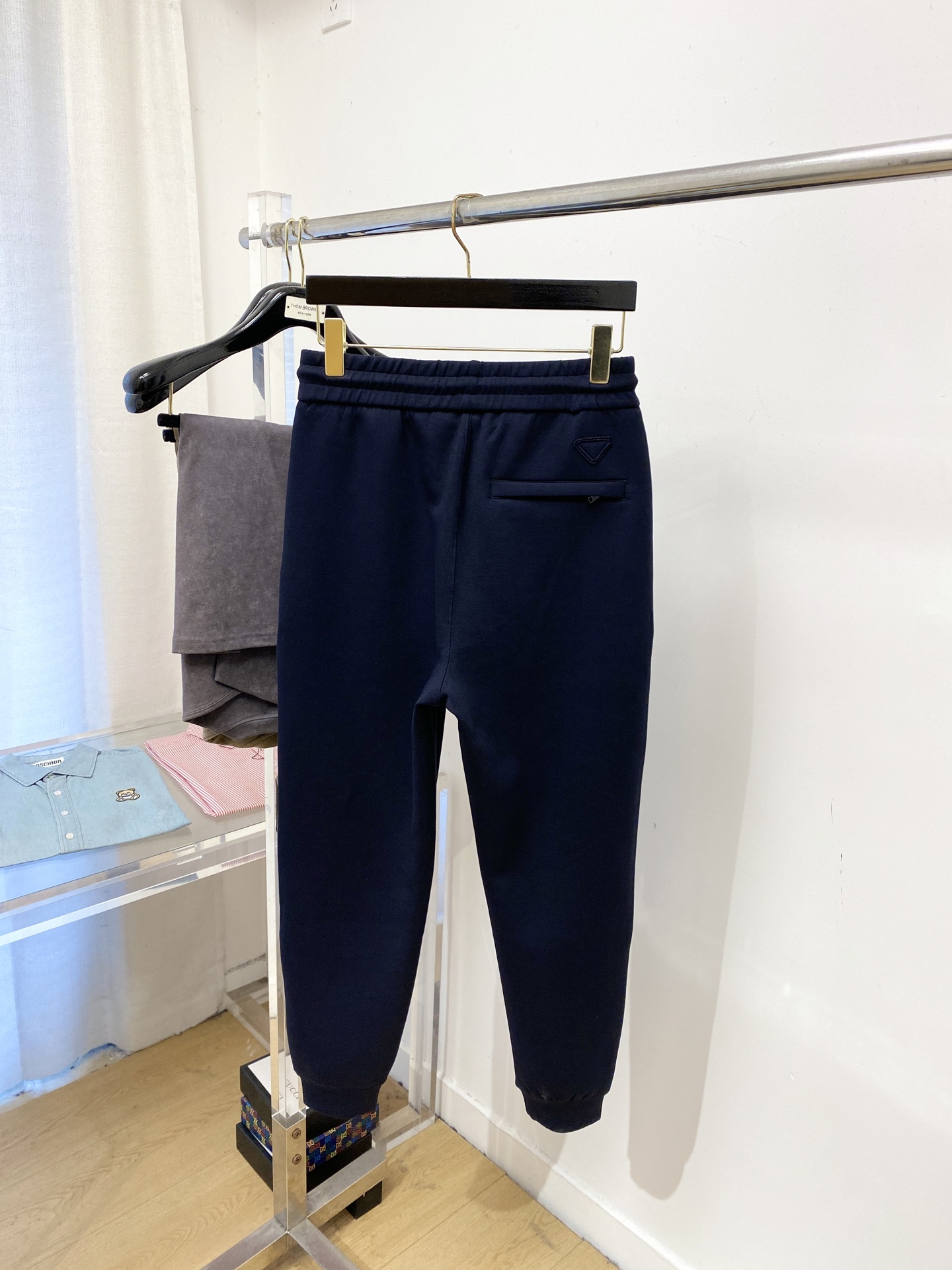 普拉达、2025爆款休闲裤 高弹显瘦必爆简约百搭爆款，做工精细，每一针都看得到用心，超多明星网红最爱 拉