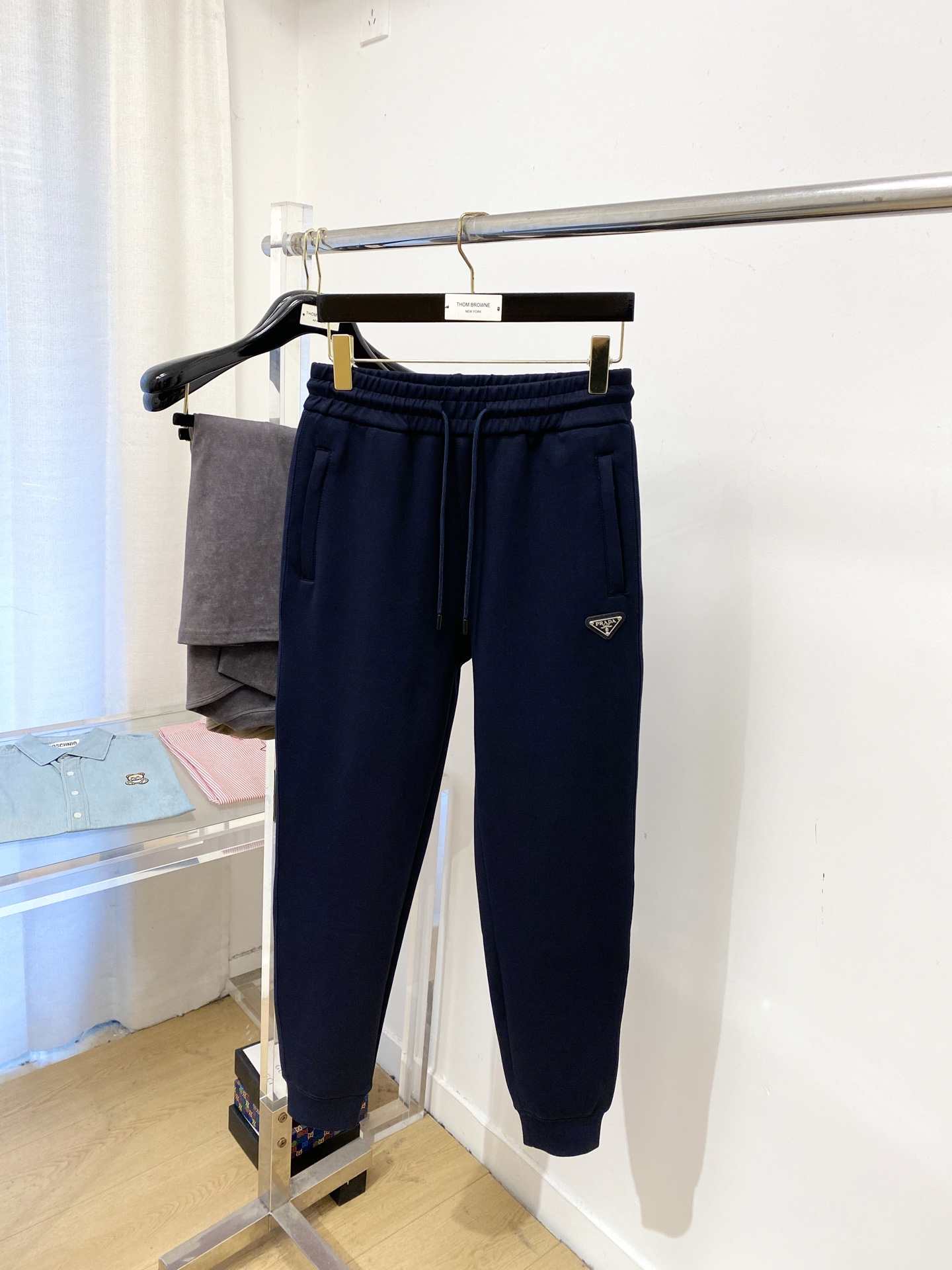 普拉达、2025爆款休闲裤 高弹显瘦必爆简约百搭爆款，做工精细，每一针都看得到用心，超多明星网红最爱 拉