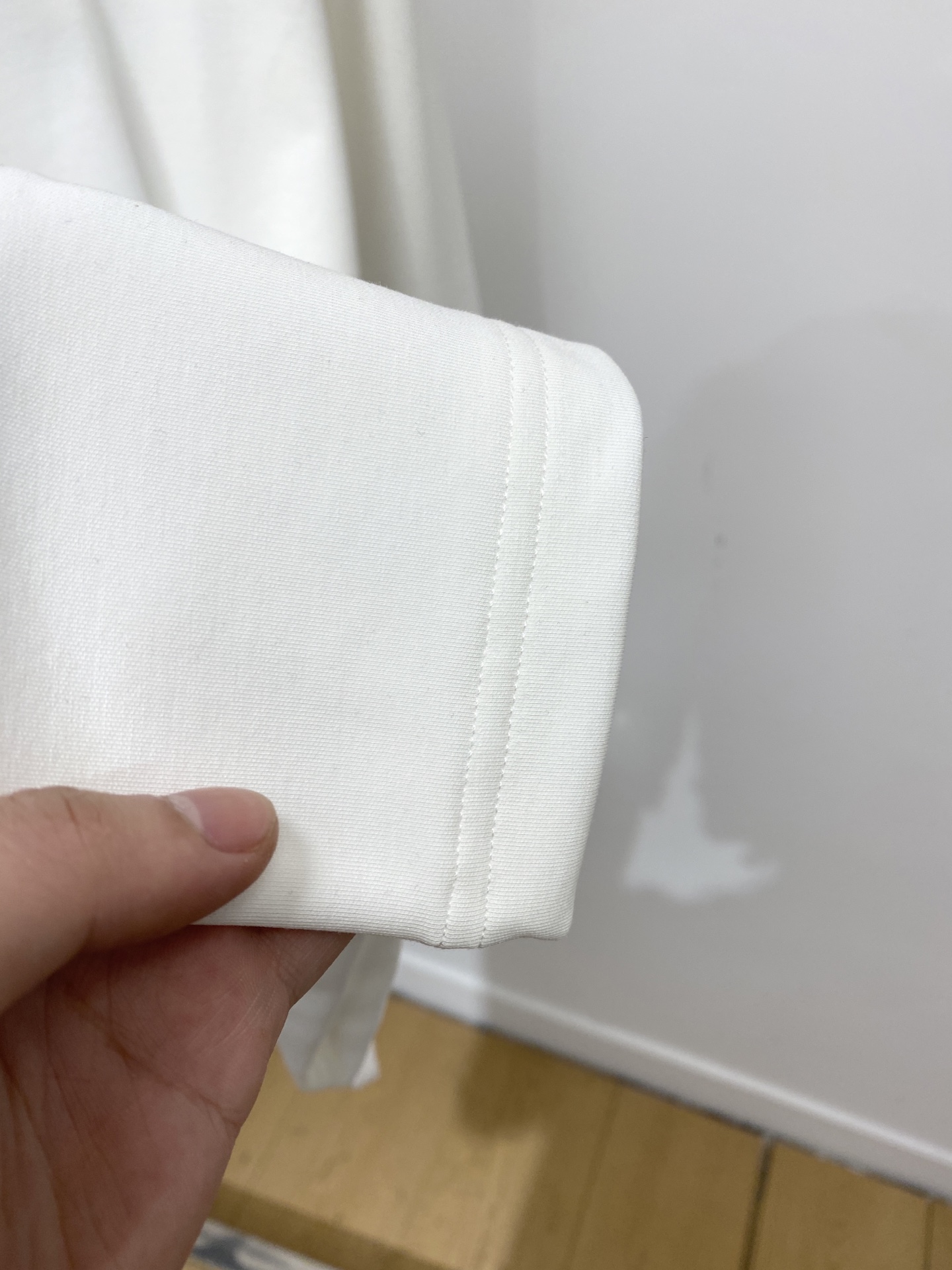 巴宝莉、2025新品长袖，帅气时尚，胸前精致刺绣图案logo，简约百搭款。面料棉 不仅挺括，保持潮流的廓