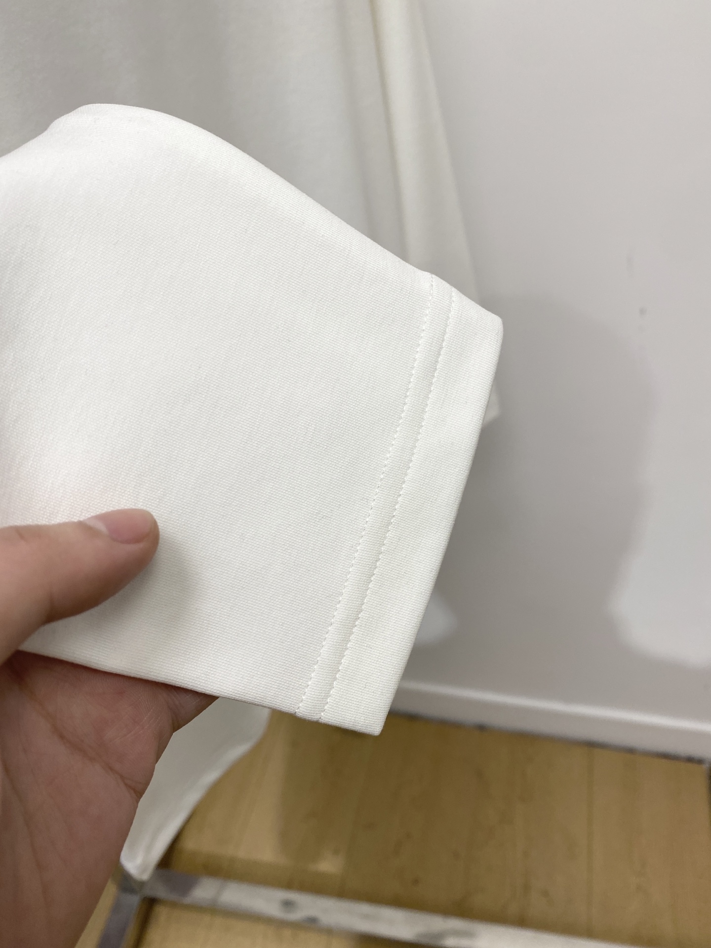 巴宝莉、2025新品长袖，帅气时尚，胸前精致刺绣图案logo，简约百搭款。面料棉 不仅挺括，保持潮流的廓