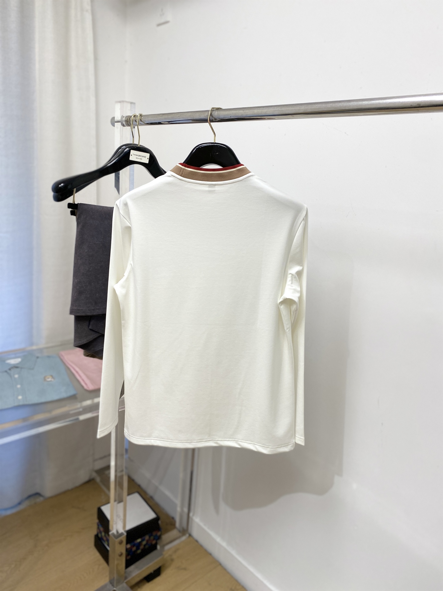 巴宝莉、2025新品长袖，帅气时尚，胸前精致刺绣图案logo，简约百搭款。面料棉 不仅挺括，保持潮流的廓