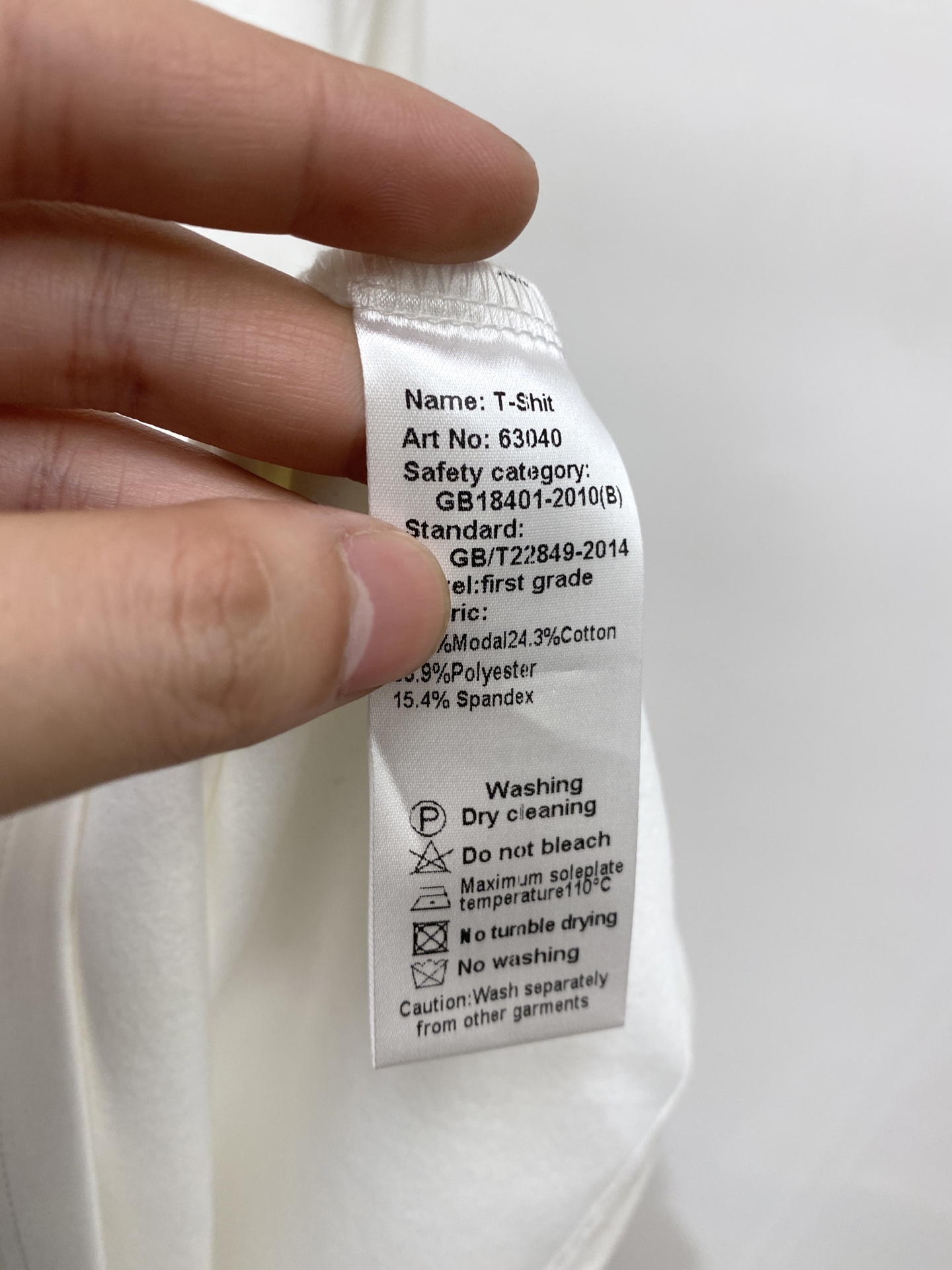 巴宝莉、2025新品长袖，帅气时尚，胸前精致刺绣图案logo，简约百搭款。面料棉 不仅挺括，保持潮流的廓