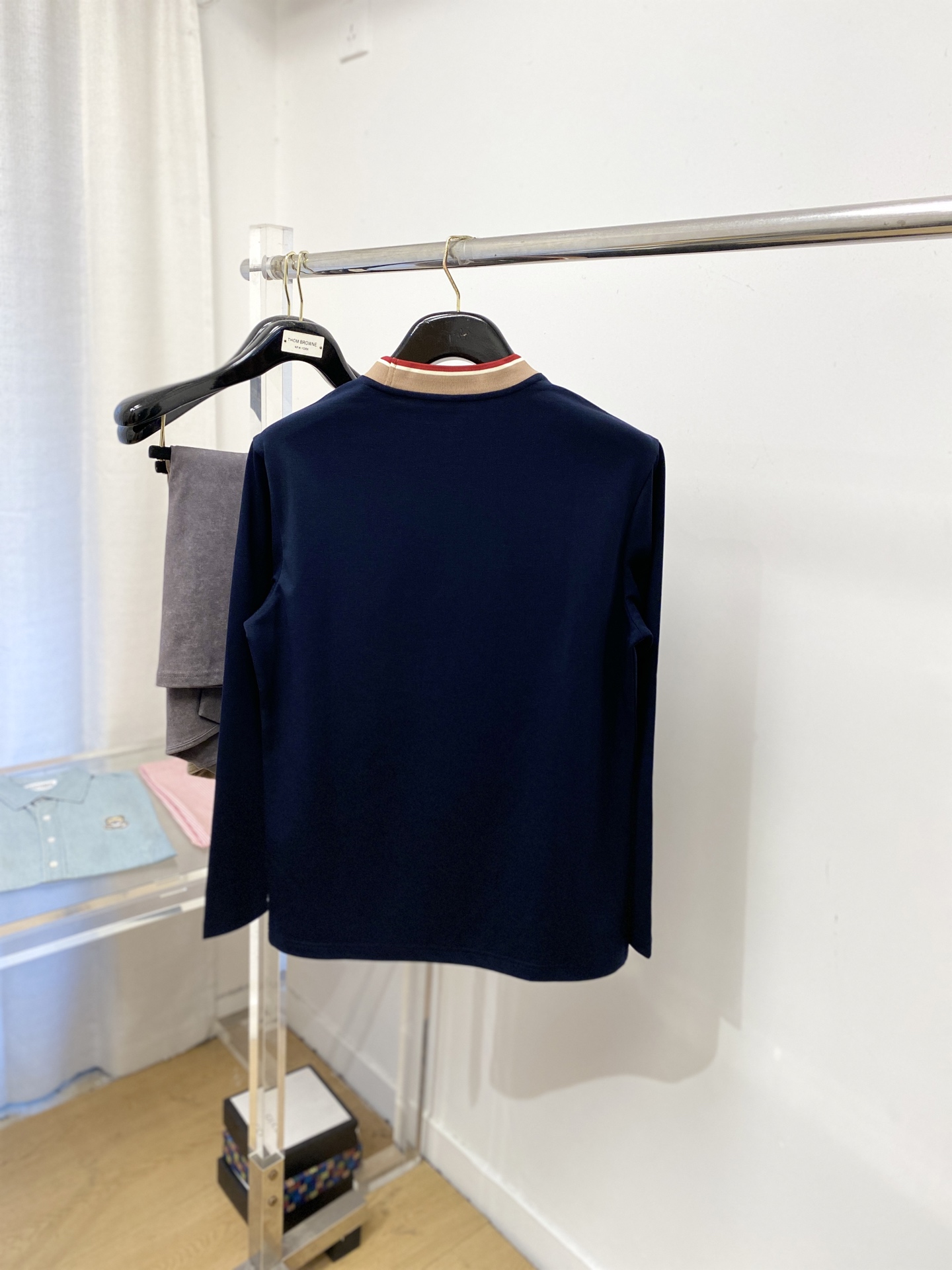 巴宝莉、2025新品长袖，帅气时尚，胸前精致刺绣图案logo，简约百搭款。面料棉 不仅挺括，保持潮流的廓