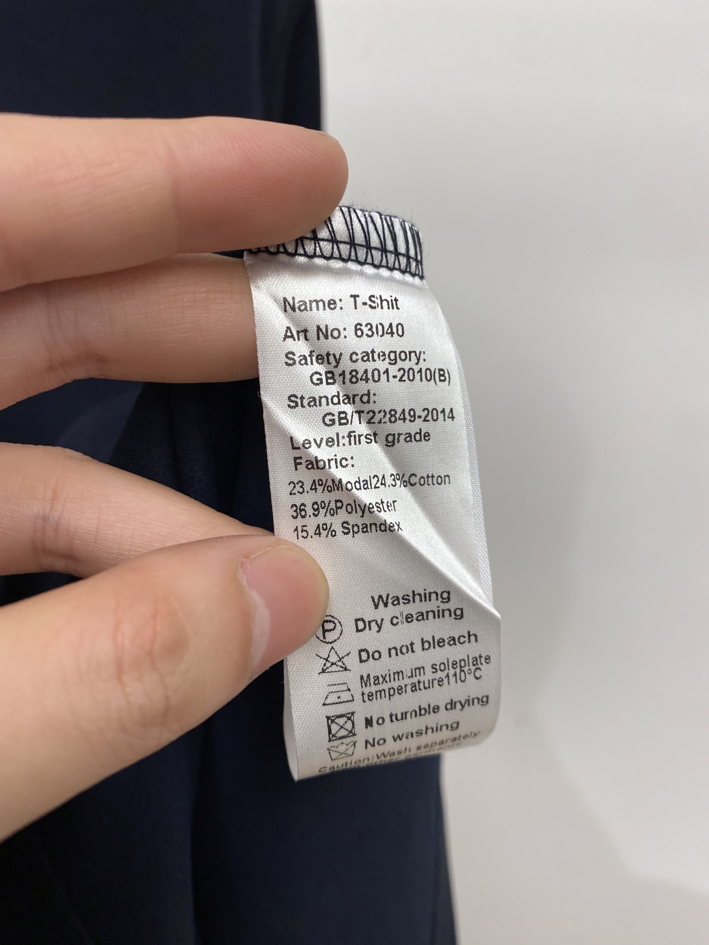 巴宝莉、2025新品长袖，帅气时尚，胸前精致刺绣图案logo，简约百搭款。面料棉 不仅挺括，保持潮流的廓