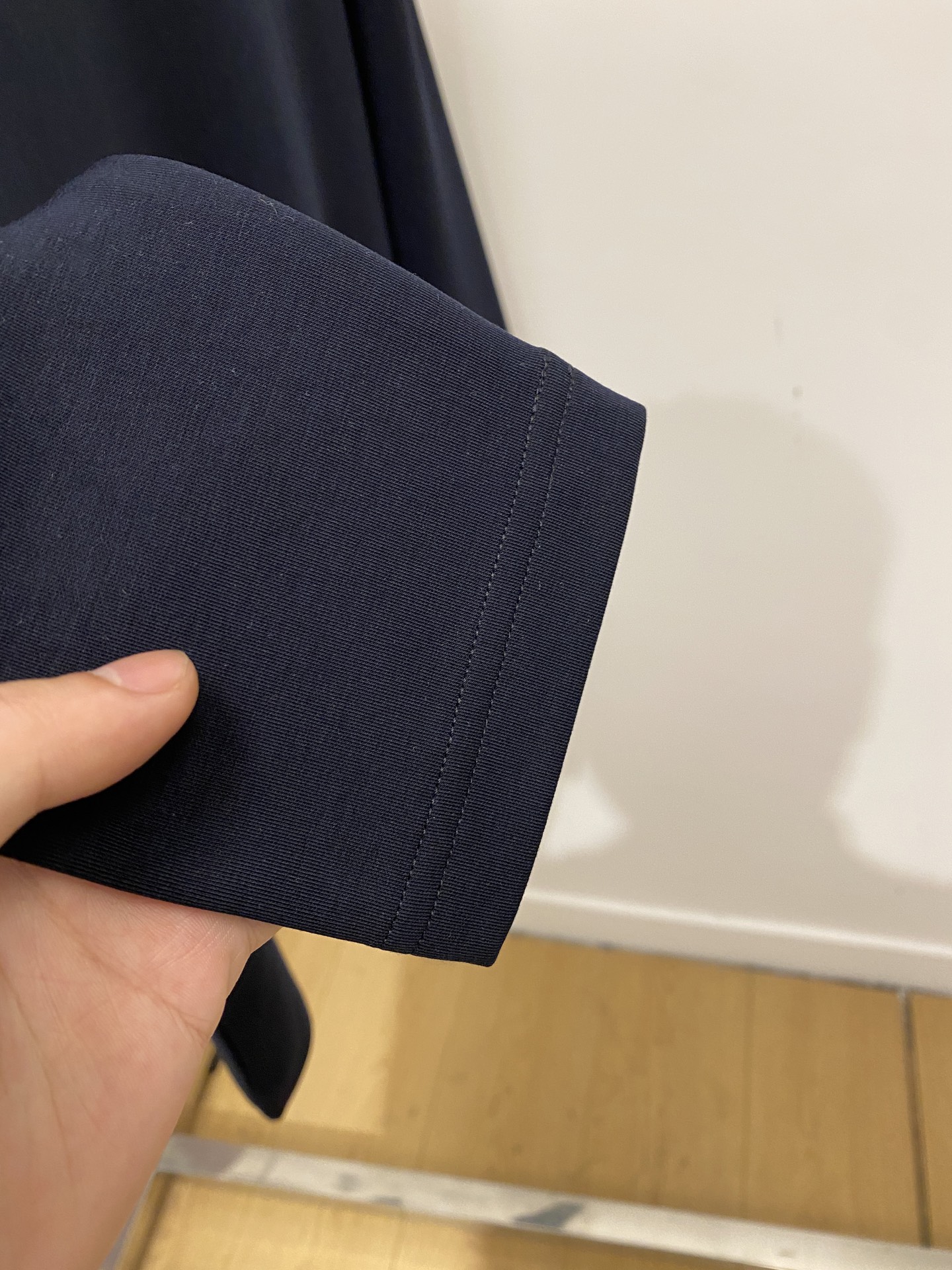 巴宝莉、2025新品长袖，帅气时尚，胸前精致刺绣图案logo，简约百搭款。面料棉 不仅挺括，保持潮流的廓