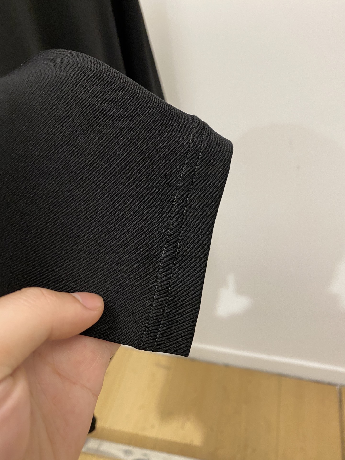 Brunello Cucinelli、2025新品长袖，帅气时尚，胸前精致刺绣图案logo，简约百搭款。