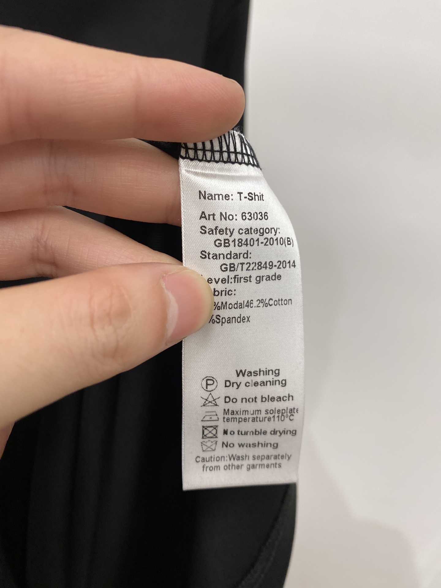 Brunello Cucinelli、2025新品长袖，帅气时尚，胸前精致刺绣图案logo，简约百搭款。