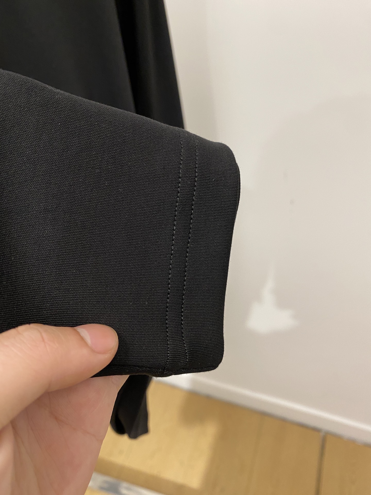 Brunello Cucinelli、2025新品长袖，帅气时尚，胸前精致刺绣图案logo，简约百搭款。