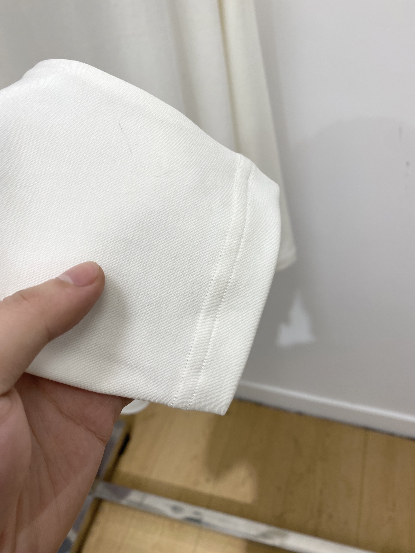 Brunello Cucinelli、2025新品长袖，帅气时尚，胸前精致刺绣图案logo，简约百搭款。