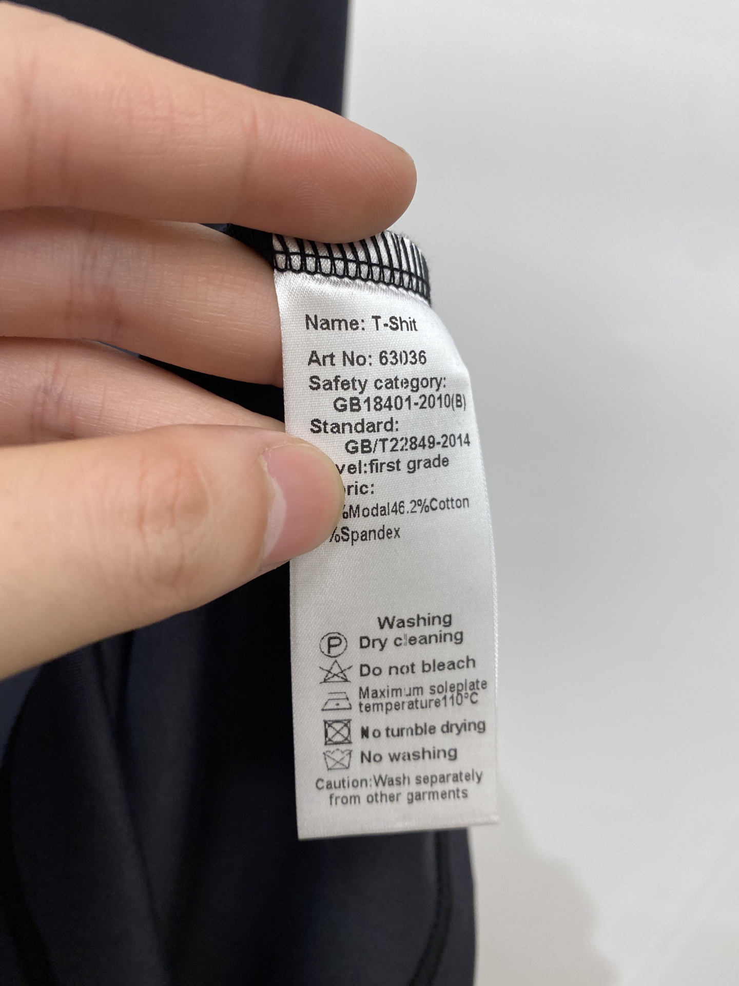 Brunello Cucinelli、2025新品长袖，帅气时尚，胸前精致刺绣图案logo，简约百搭款。