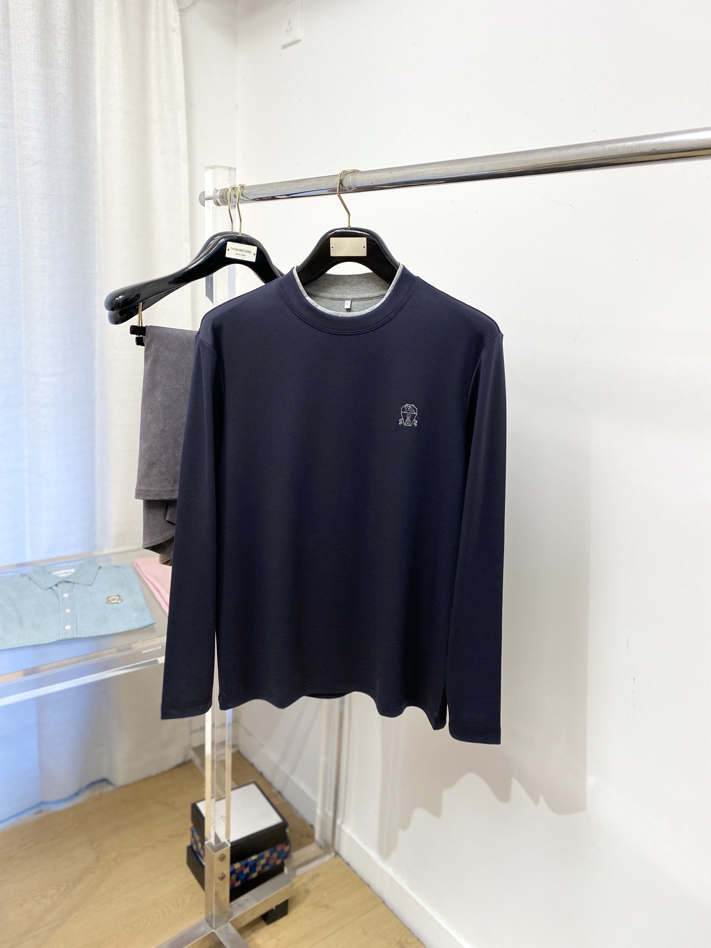 Brunello Cucinelli、2025新品长袖，帅气时尚，胸前精致刺绣图案logo，简约百搭款。