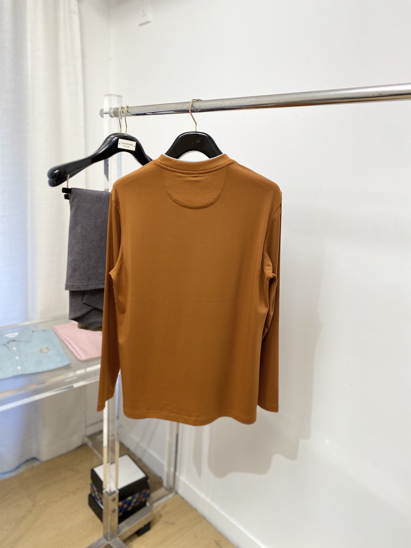 Brunello Cucinelli、2025新品长袖，帅气时尚，胸前精致刺绣图案logo，简约百搭款。