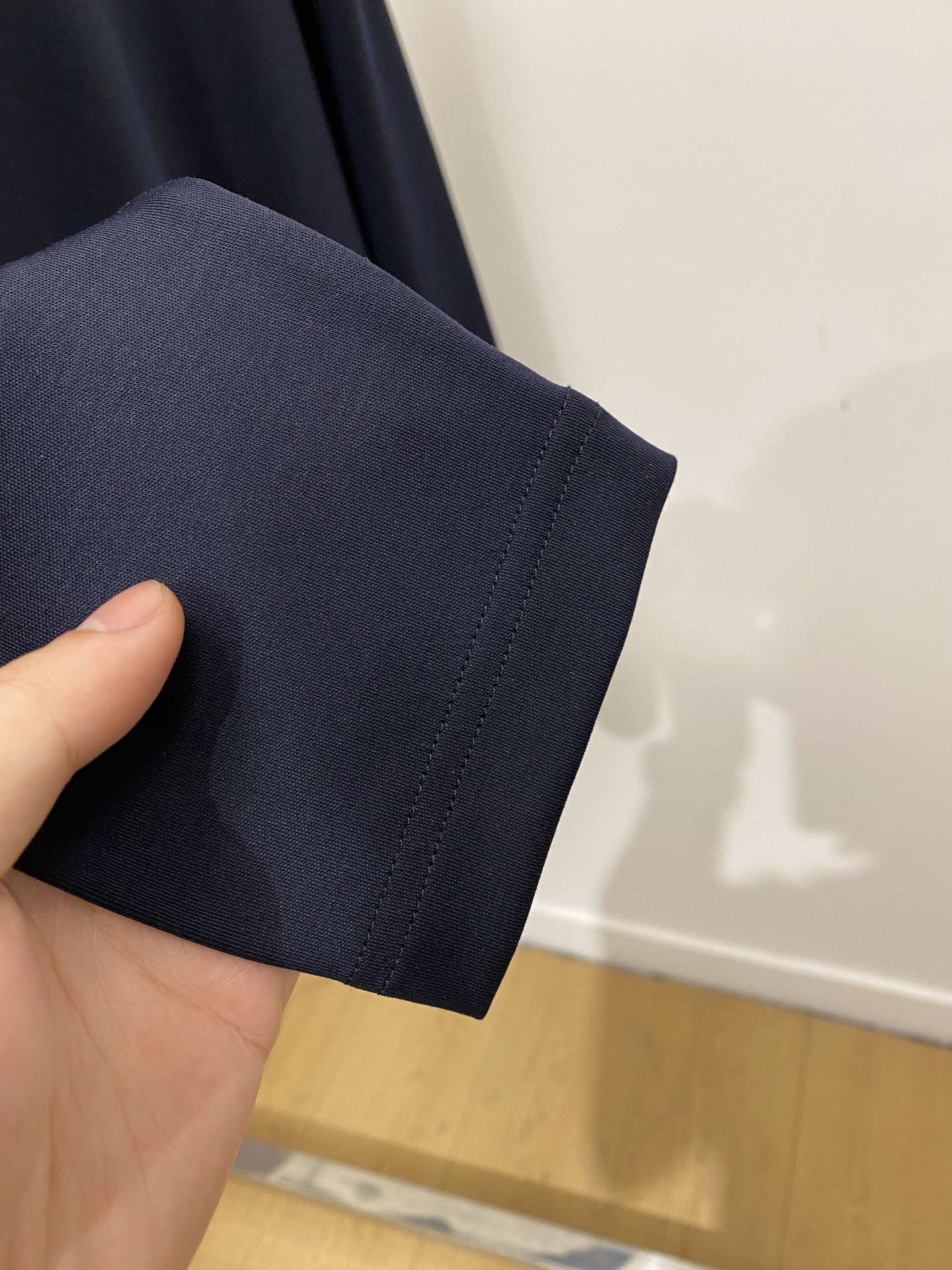 Brunello Cucinelli、2025新品长袖，帅气时尚，胸前精致刺绣图案logo，简约百搭款。