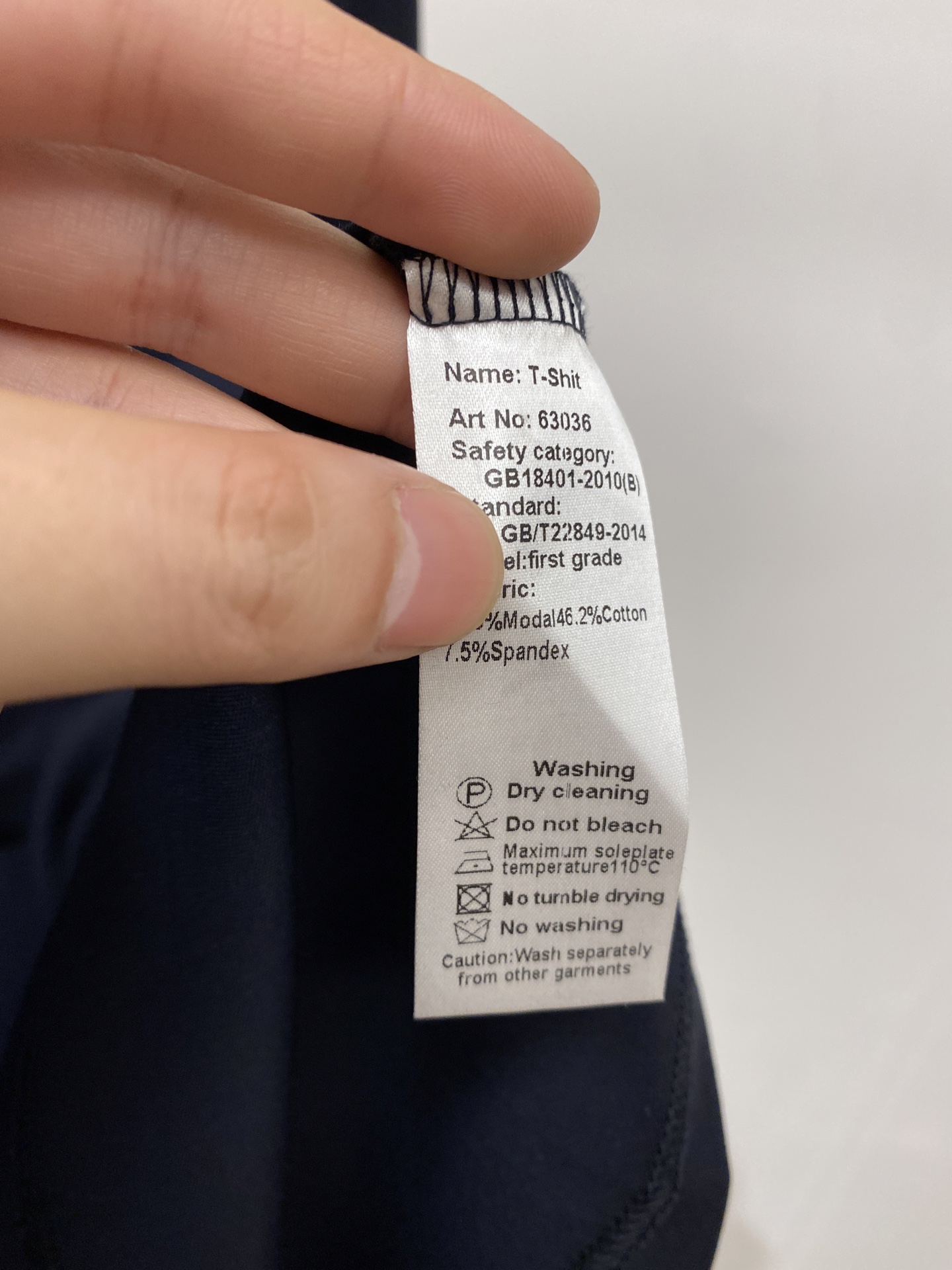 Brunello Cucinelli、2025新品长袖，帅气时尚，胸前精致刺绣图案logo，简约百搭款。