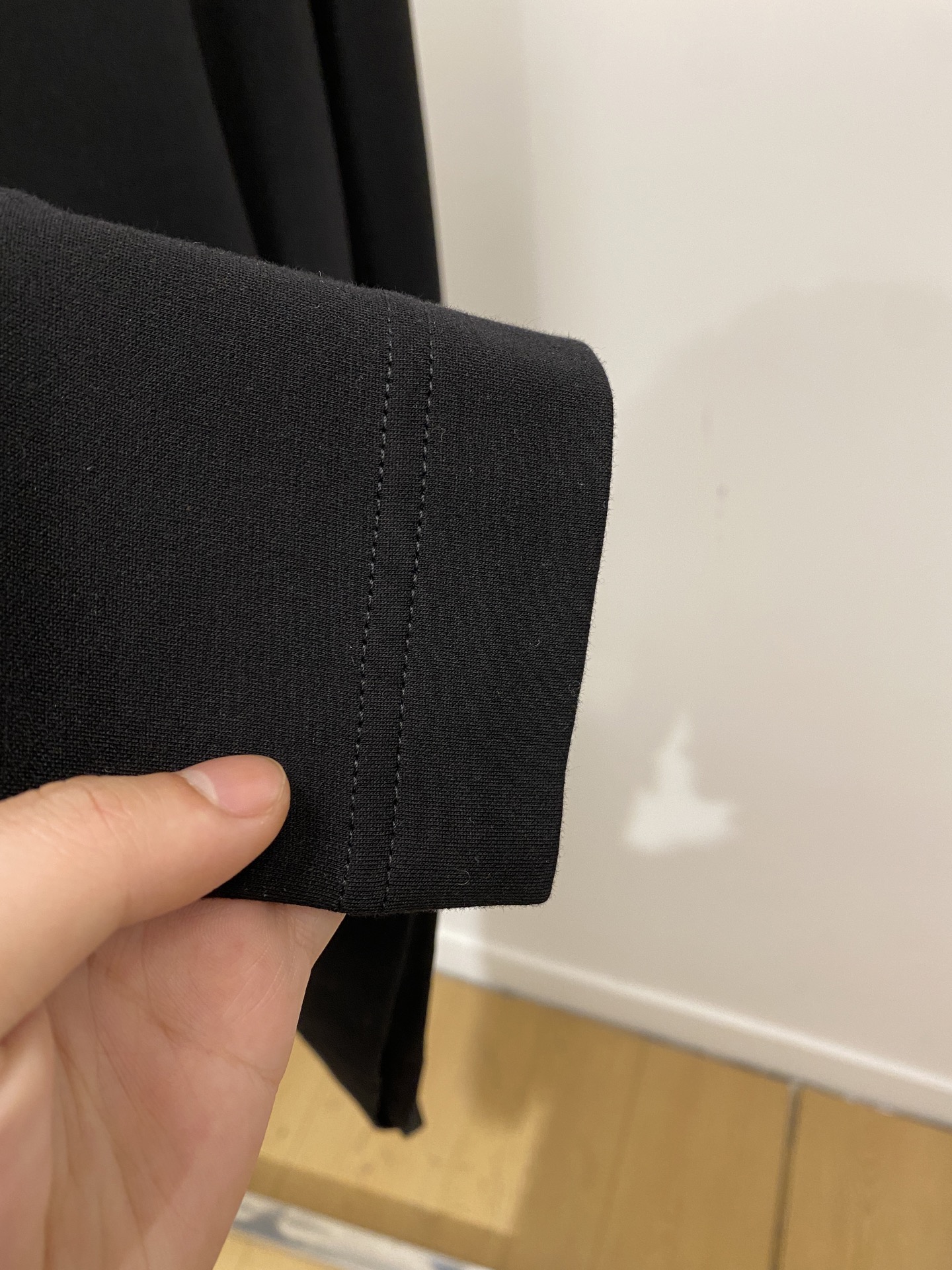 lP🆕、2025新品长袖，帅气时尚，胸前精致刺绣字母logo，简约百搭款。面料棉 不仅挺括，保持潮流的廓