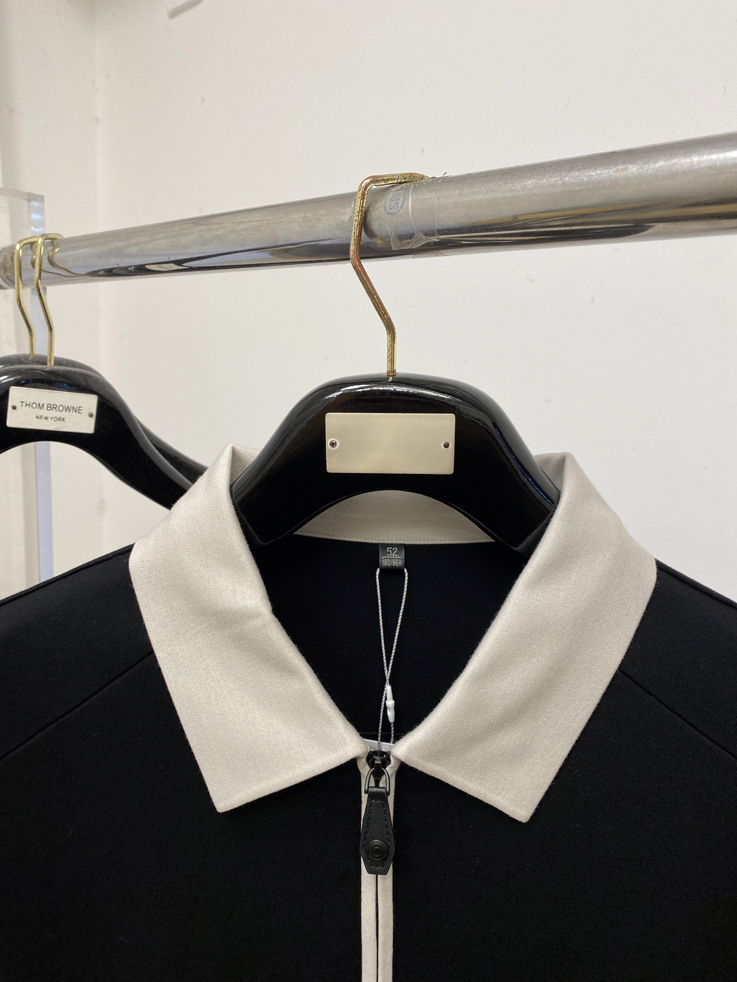 lP🆕、2025新品长袖，帅气时尚，胸前精致刺绣字母logo，简约百搭款。面料棉 不仅挺括，保持潮流的廓