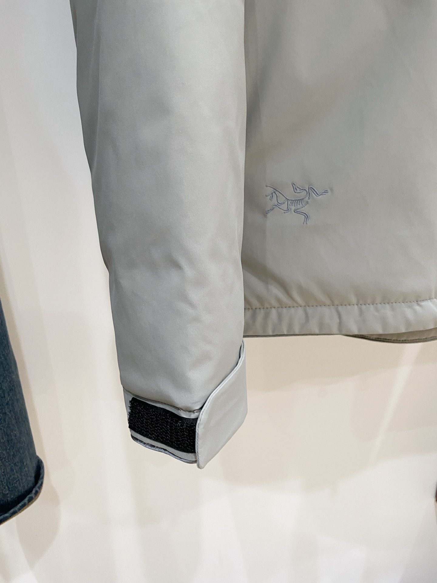 始祖鸟、2025最新款男士轻薄羽绒夹克、面料柔软舒适 ．上身版型超赞 ．拉链．辅料都是客供 、进口面料，