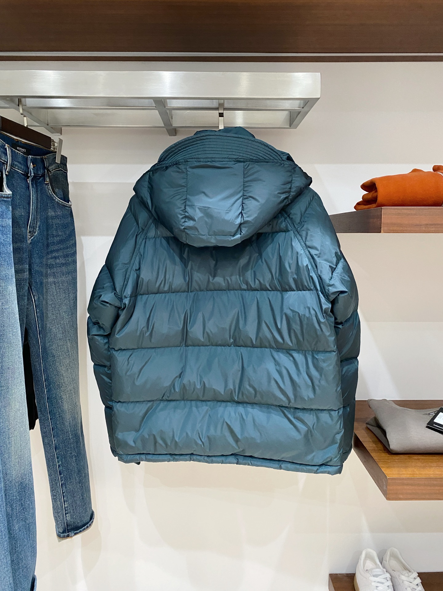 普拉达、2025最新款男士轻薄羽绒服、面料柔软舒适 ．上身版型超赞 ．拉链．辅料都是客供 、进口面料，轻