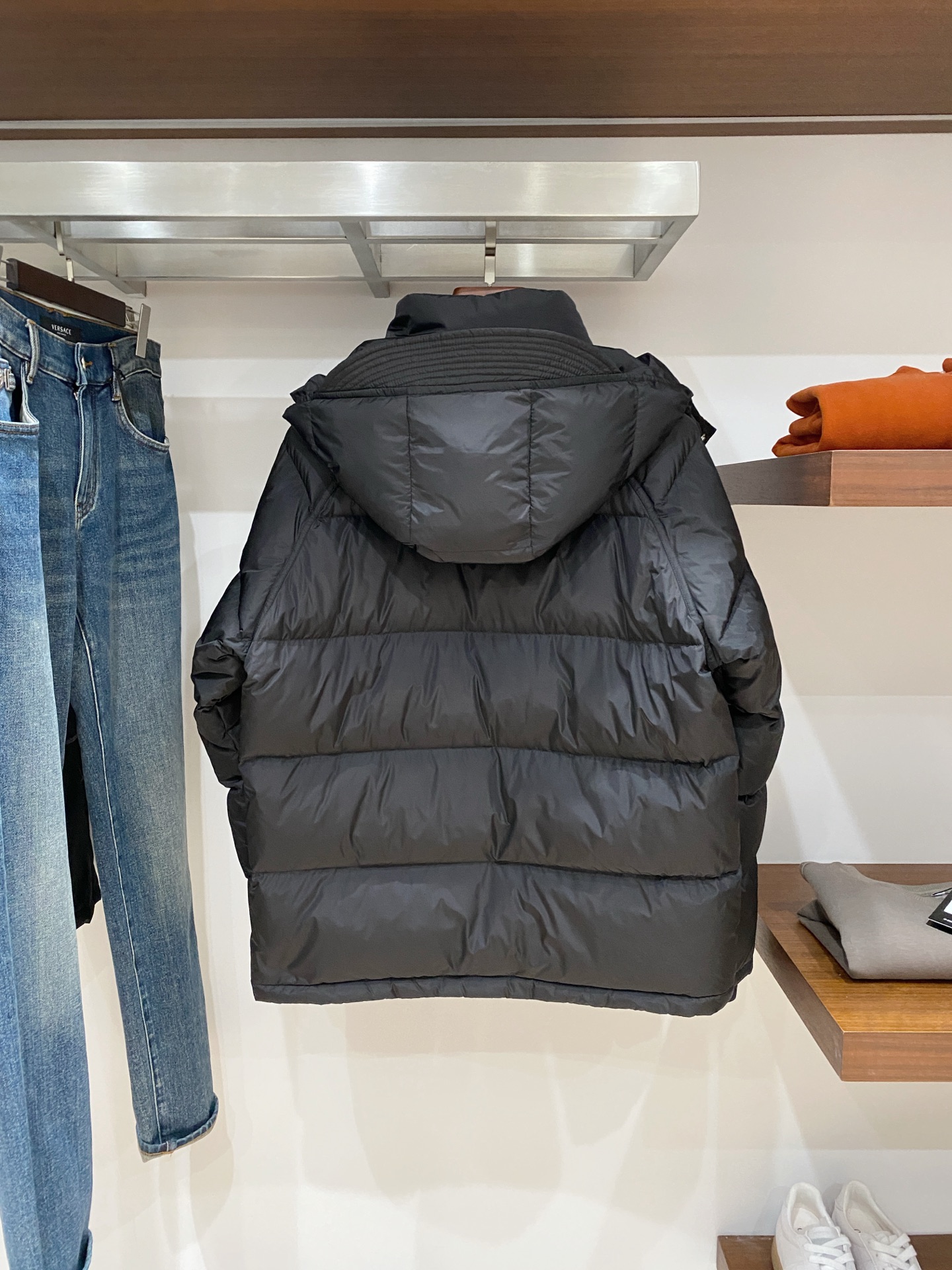 普拉达、2025最新款男士轻薄羽绒服、面料柔软舒适 ．上身版型超赞 ．拉链．辅料都是客供 、进口面料，轻