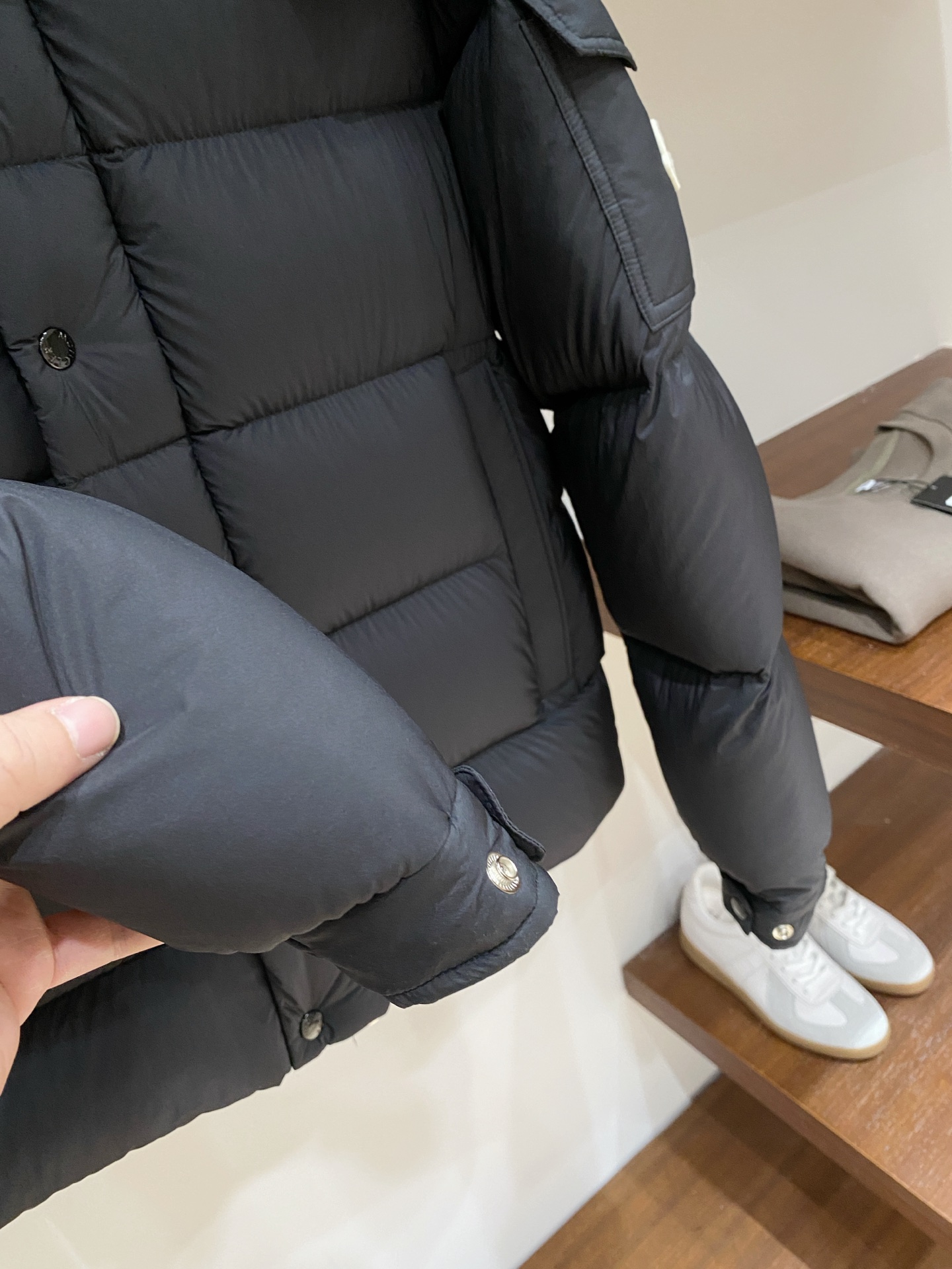 蒙口、2025最新款男士轻薄羽绒服、面料柔软舒适 ．上身版型超赞 ．拉链．辅料都是客供 、进口面料，轻便