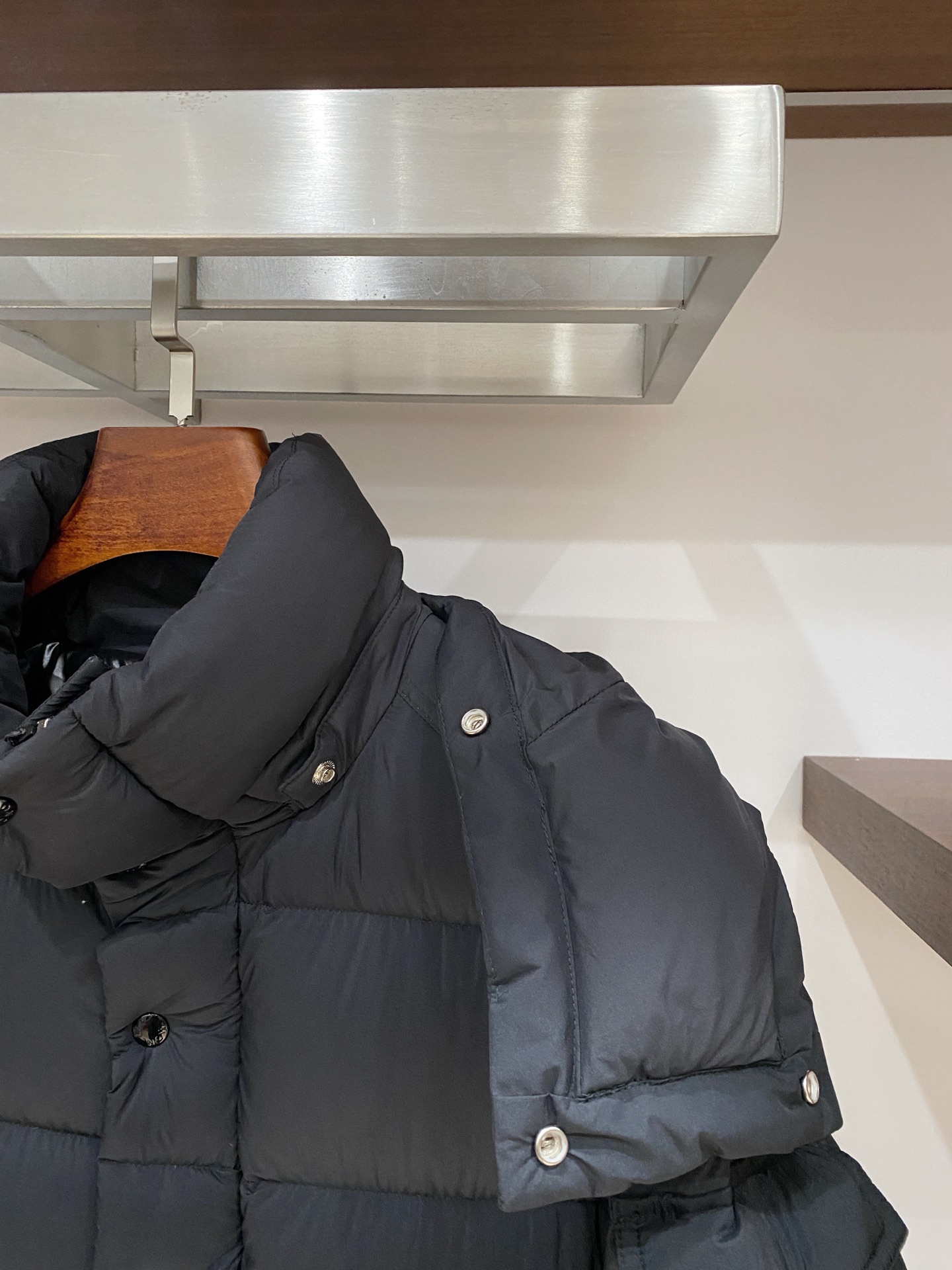 蒙口、2025最新款男士轻薄羽绒服、面料柔软舒适 ．上身版型超赞 ．拉链．辅料都是客供 、进口面料，轻便