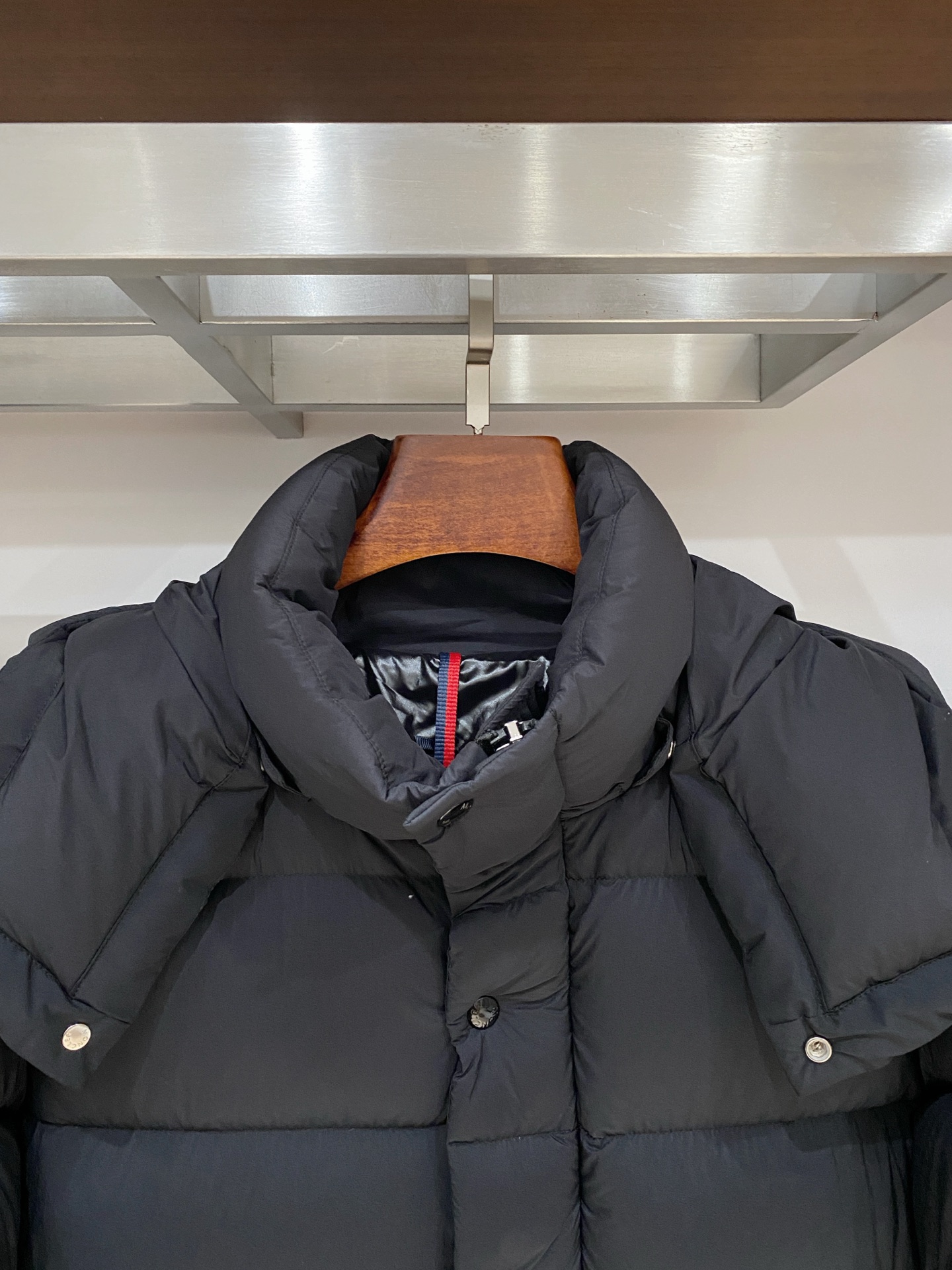 蒙口、2025最新款男士轻薄羽绒服、面料柔软舒适 ．上身版型超赞 ．拉链．辅料都是客供 、进口面料，轻便