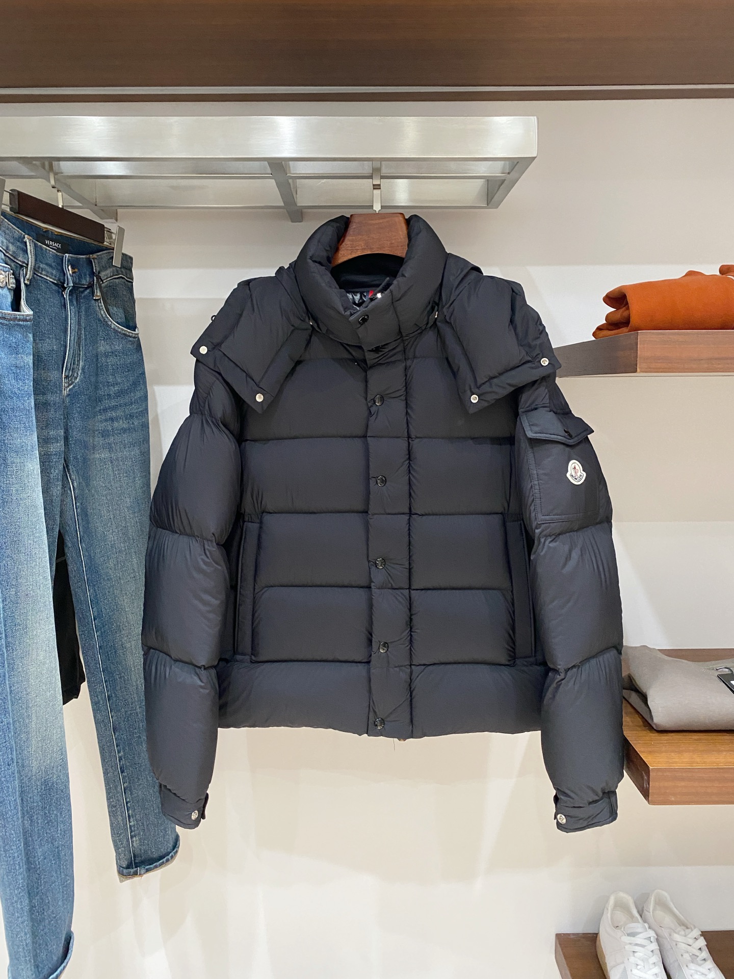 蒙口、2025最新款男士轻薄羽绒服、面料柔软舒适 ．上身版型超赞 ．拉链．辅料都是客供 、进口面料，轻便