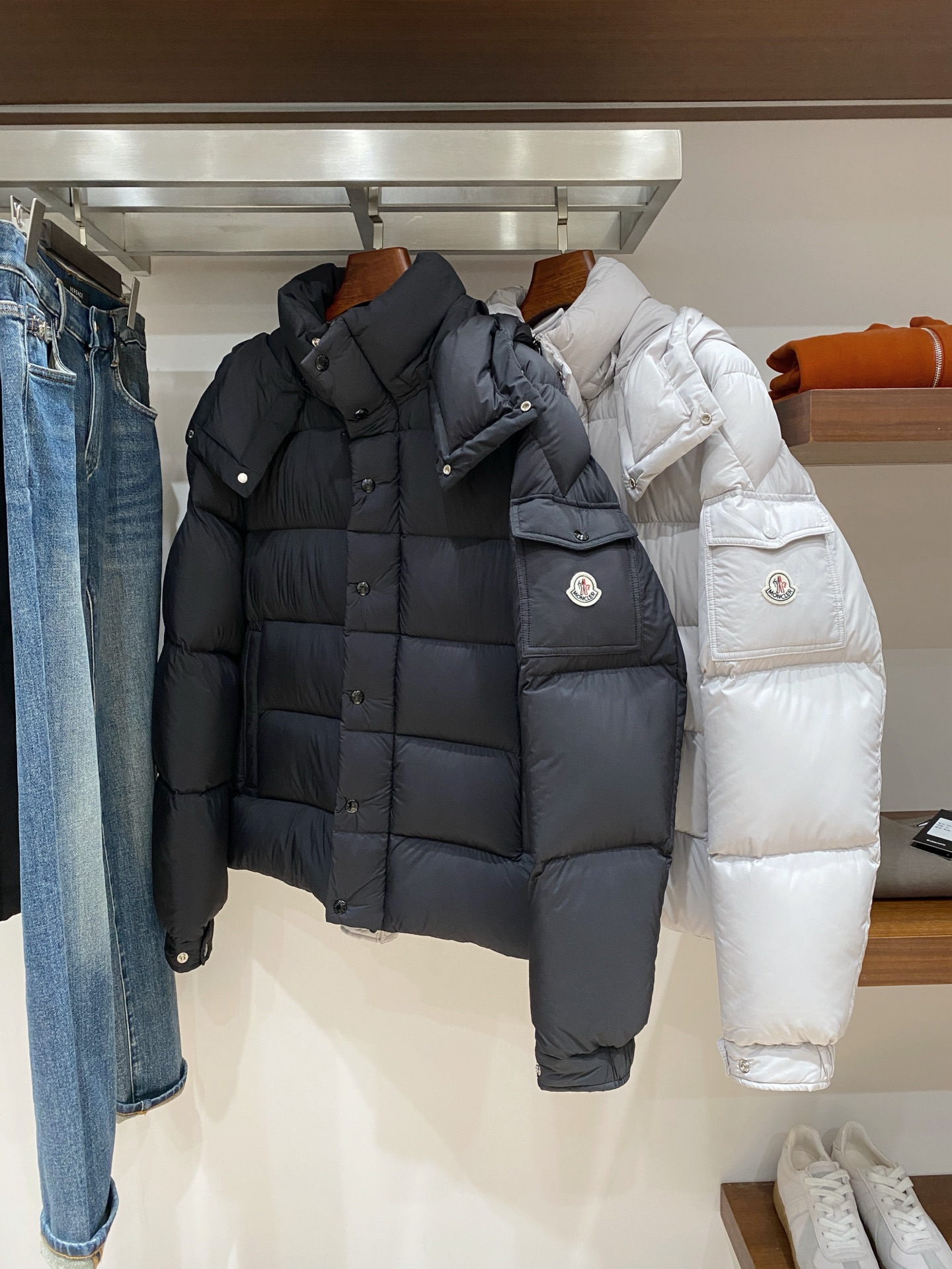 蒙口、2025最新款男士轻薄羽绒服、面料柔软舒适 ．上身版型超赞 ．拉链．辅料都是客供 、进口面料，轻便