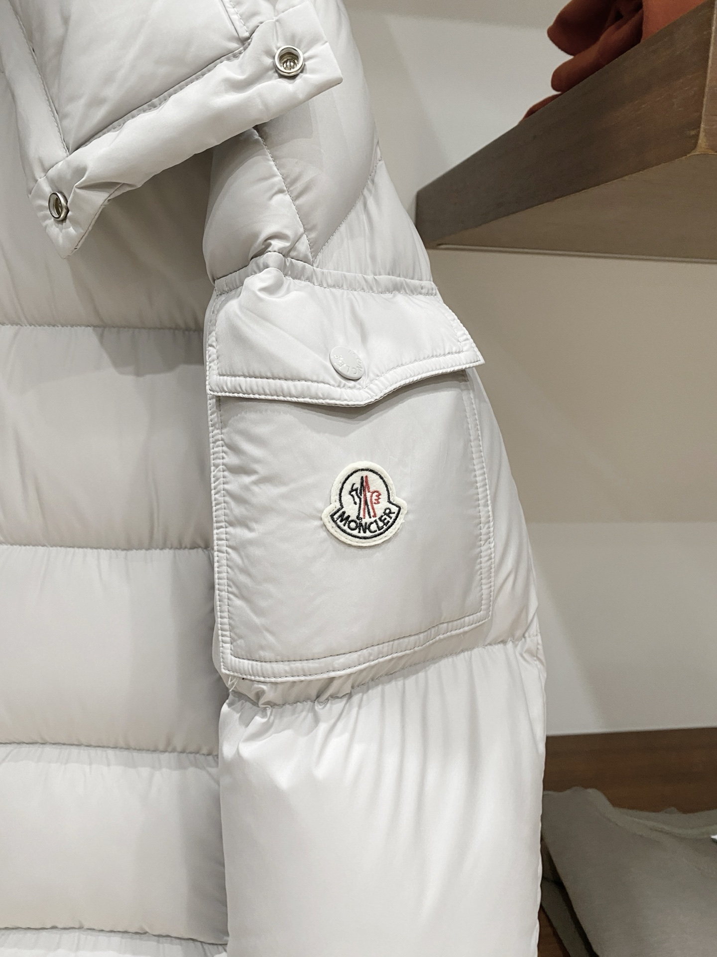 蒙口、2025最新款男士轻薄羽绒服、面料柔软舒适 ．上身版型超赞 ．拉链．辅料都是客供 、进口面料，轻便