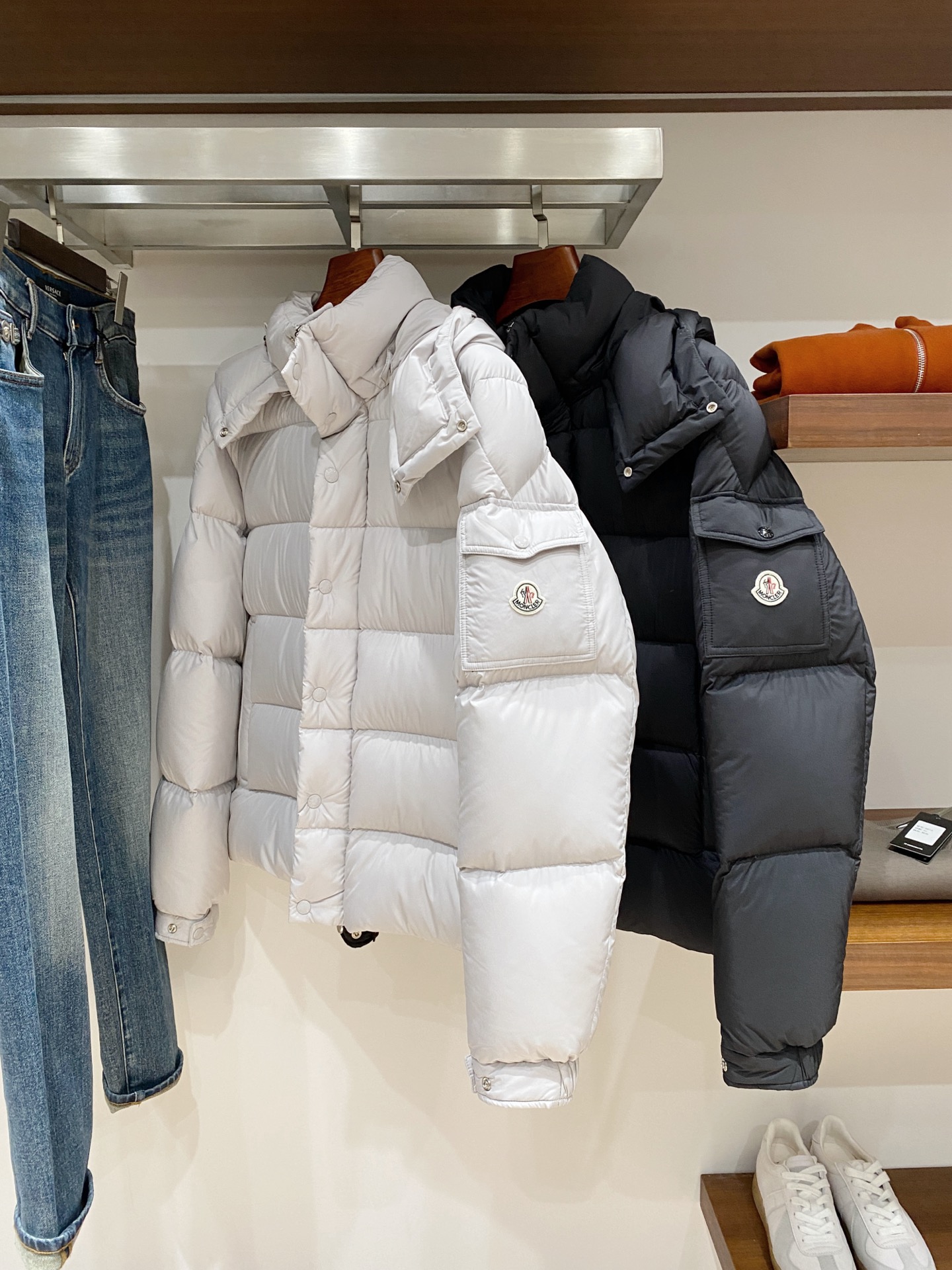 蒙口、2025最新款男士轻薄羽绒服、面料柔软舒适 ．上身版型超赞 ．拉链．辅料都是客供 、进口面料，轻便