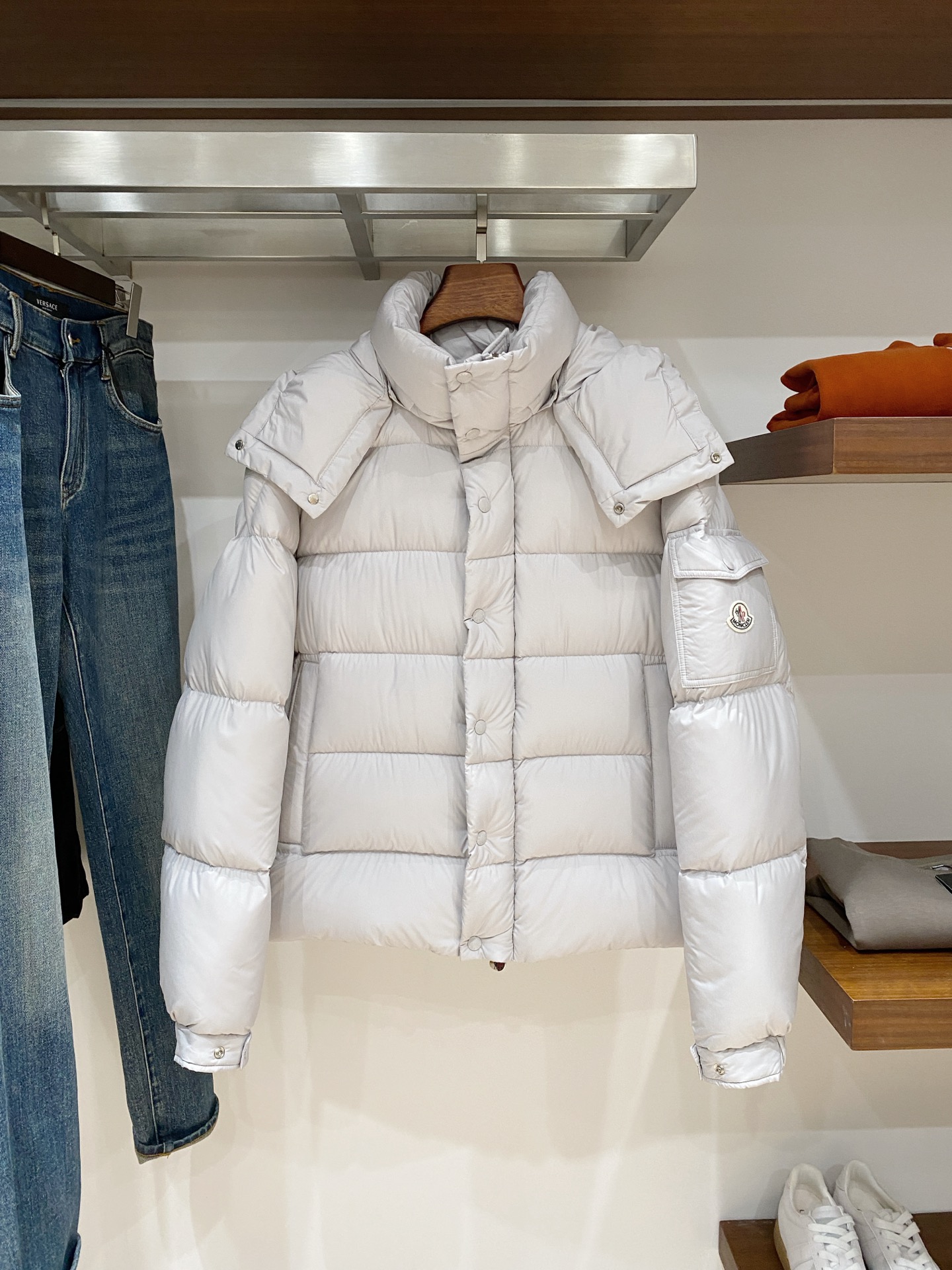 蒙口、2025最新款男士轻薄羽绒服、面料柔软舒适 ．上身版型超赞 ．拉链．辅料都是客供 、进口面料，轻便