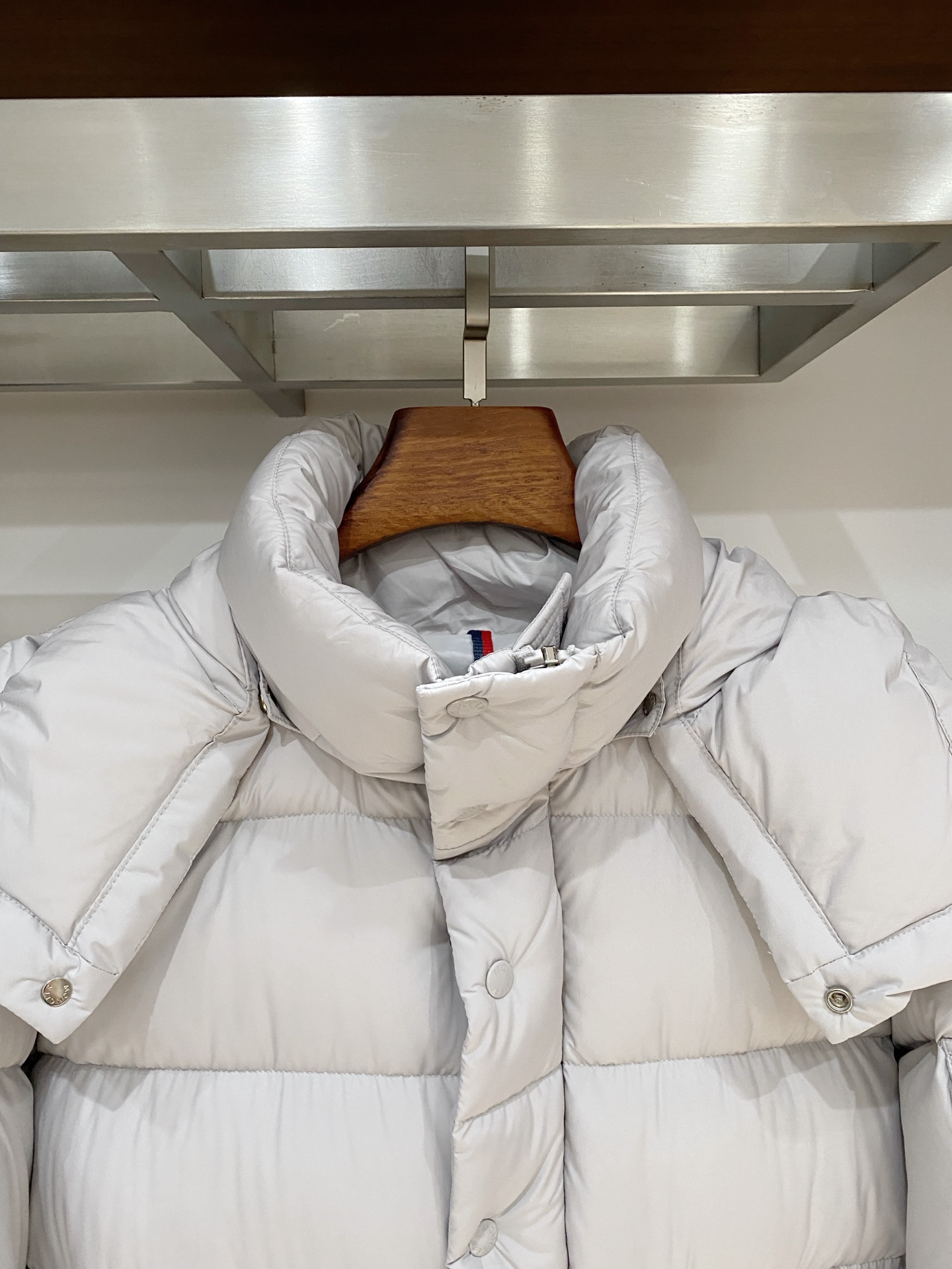 蒙口、2025最新款男士轻薄羽绒服、面料柔软舒适 ．上身版型超赞 ．拉链．辅料都是客供 、进口面料，轻便