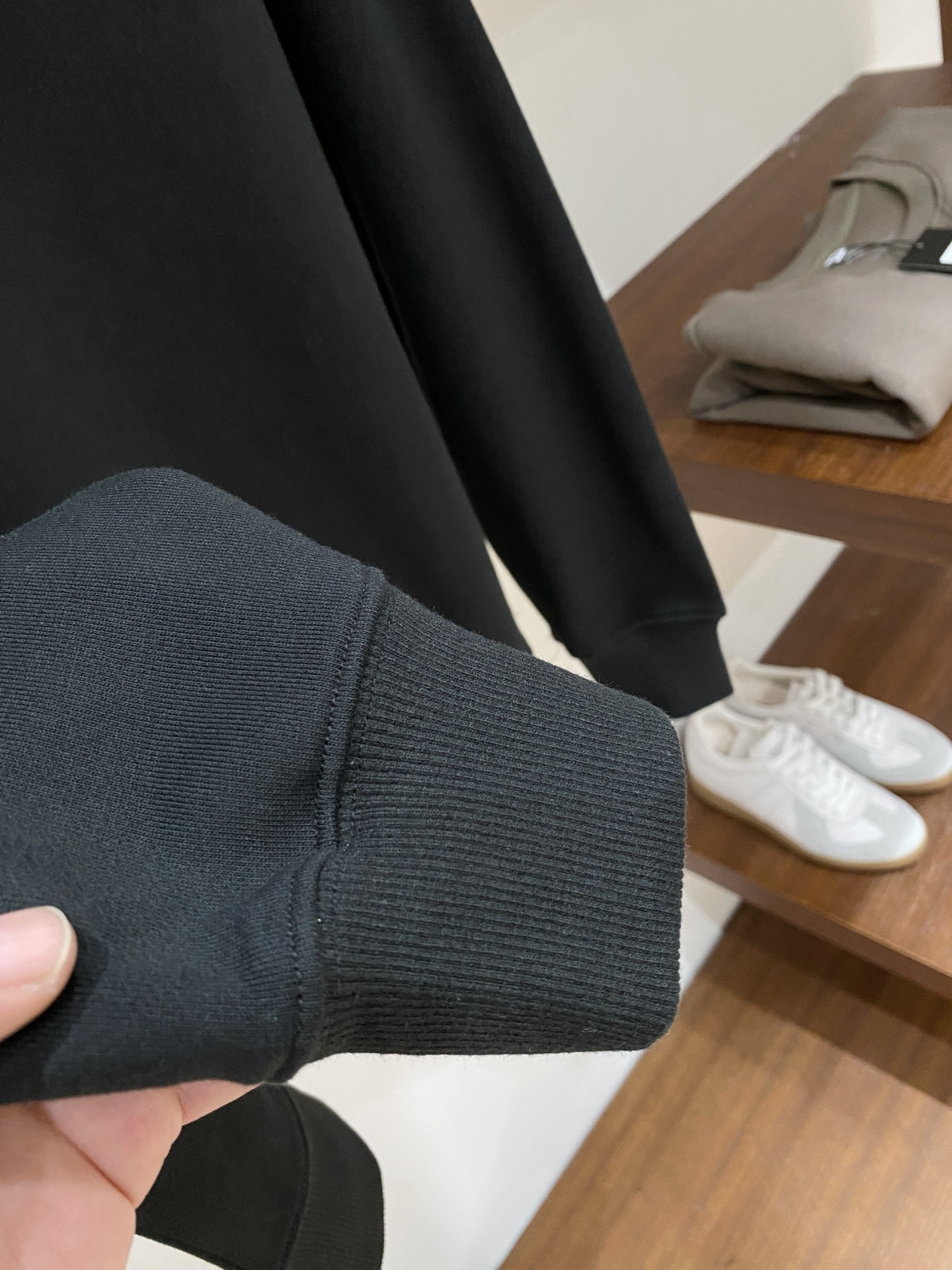 lP🆕、2025新品加绒卫衣，时尚帅气，简约百搭款，胸前精致刺绣图案字母logo，定制原版面料，不仅挺括