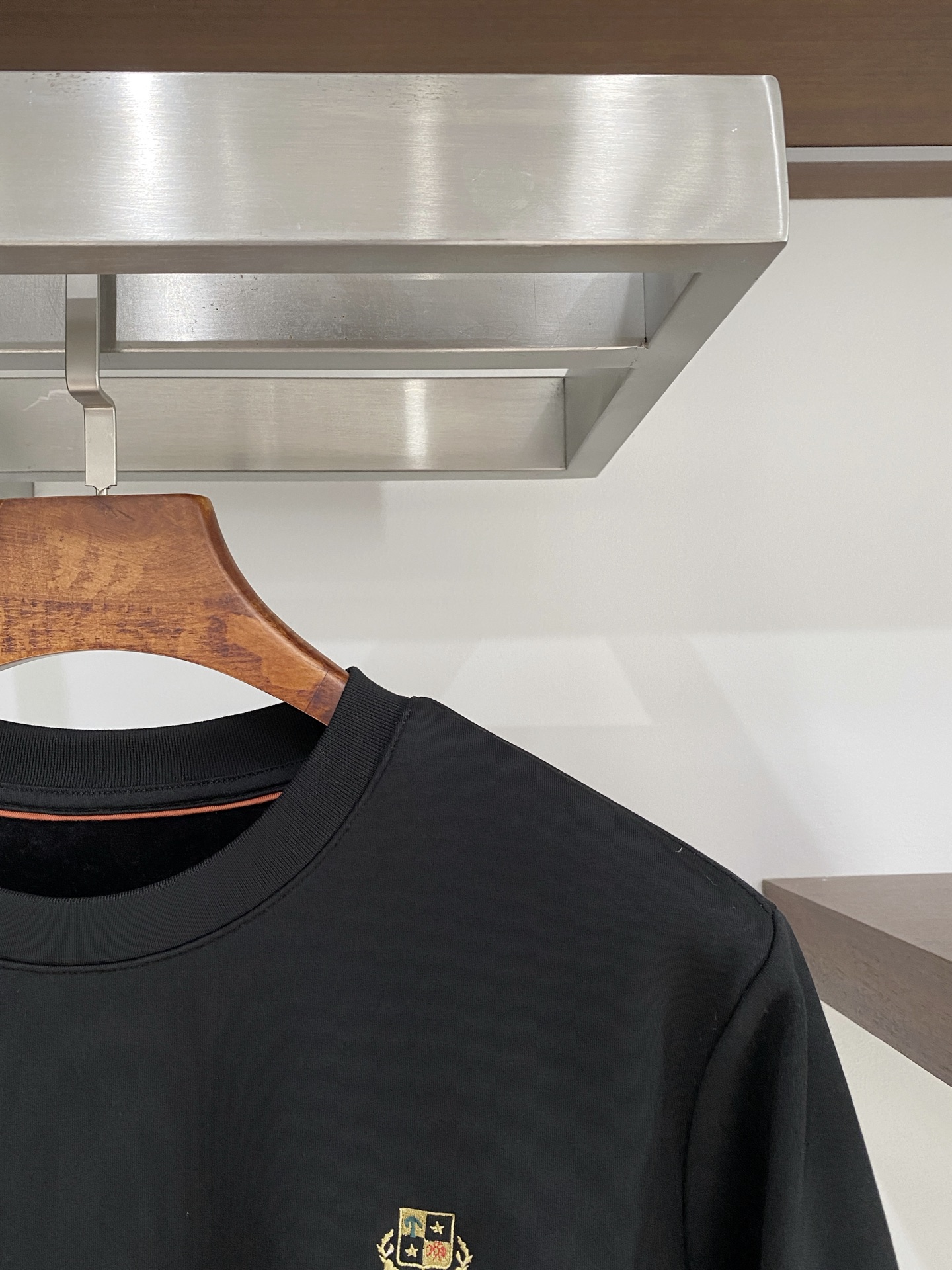 lP🆕、2025新品加绒卫衣，时尚帅气，简约百搭款，胸前精致刺绣图案字母logo，定制原版面料，不仅挺括