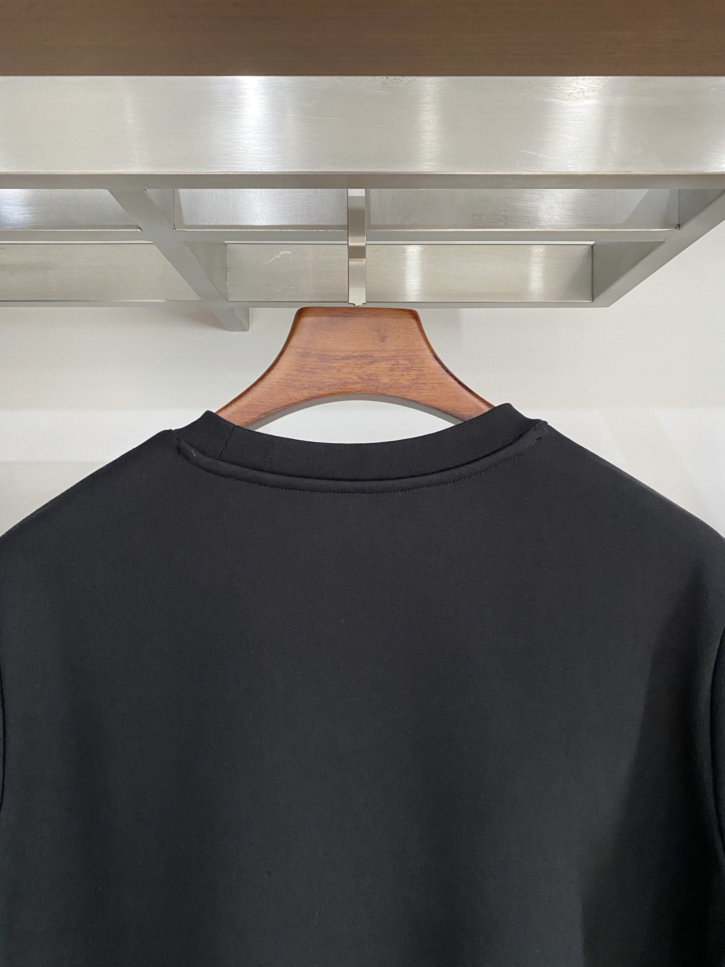 lP🆕、2025新品加绒卫衣，时尚帅气，简约百搭款，胸前精致刺绣图案字母logo，定制原版面料，不仅挺括