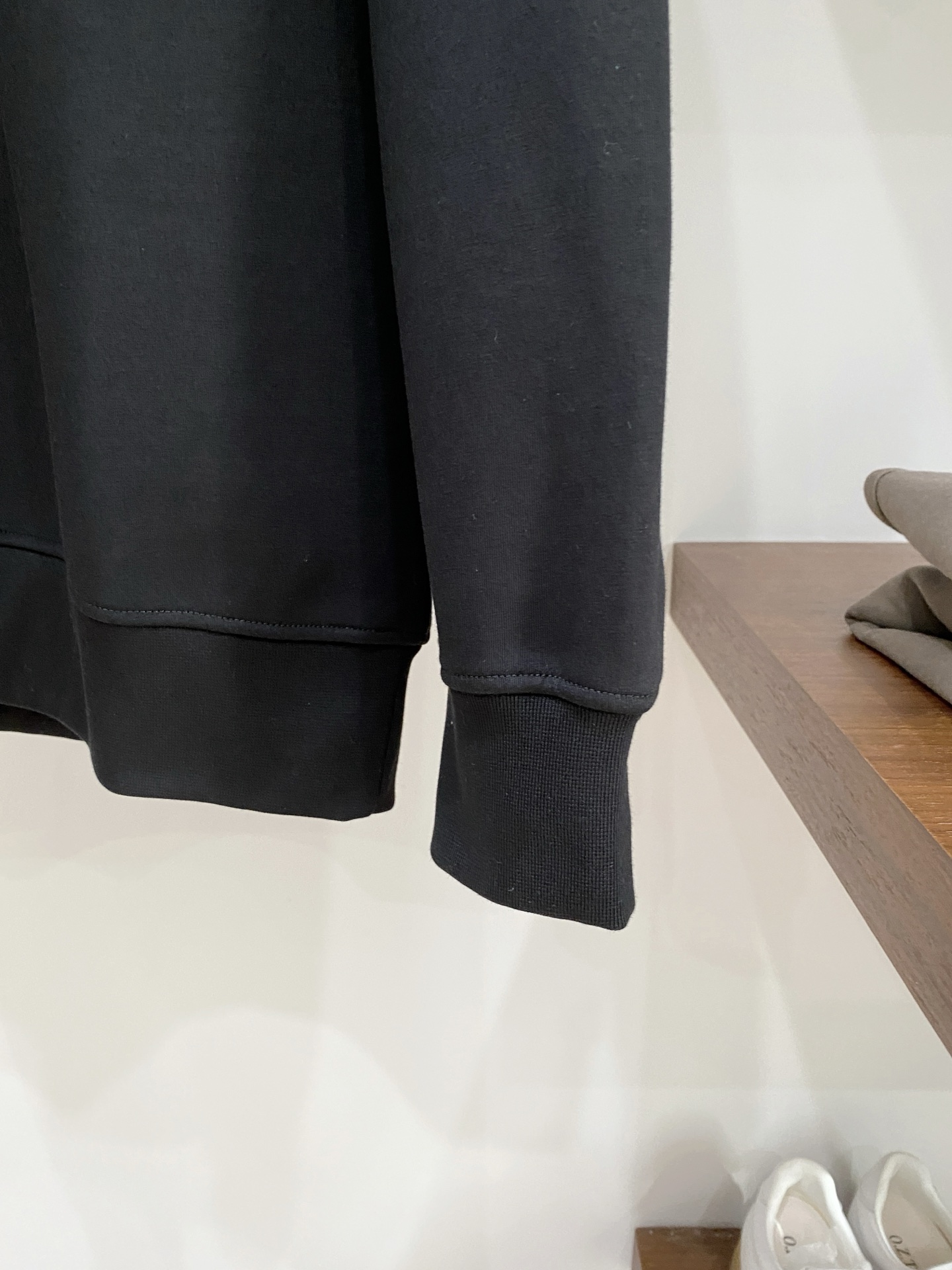 lP🆕、2025新品加绒卫衣，时尚帅气，简约百搭款，胸前精致刺绣图案字母logo，定制原版面料，不仅挺括