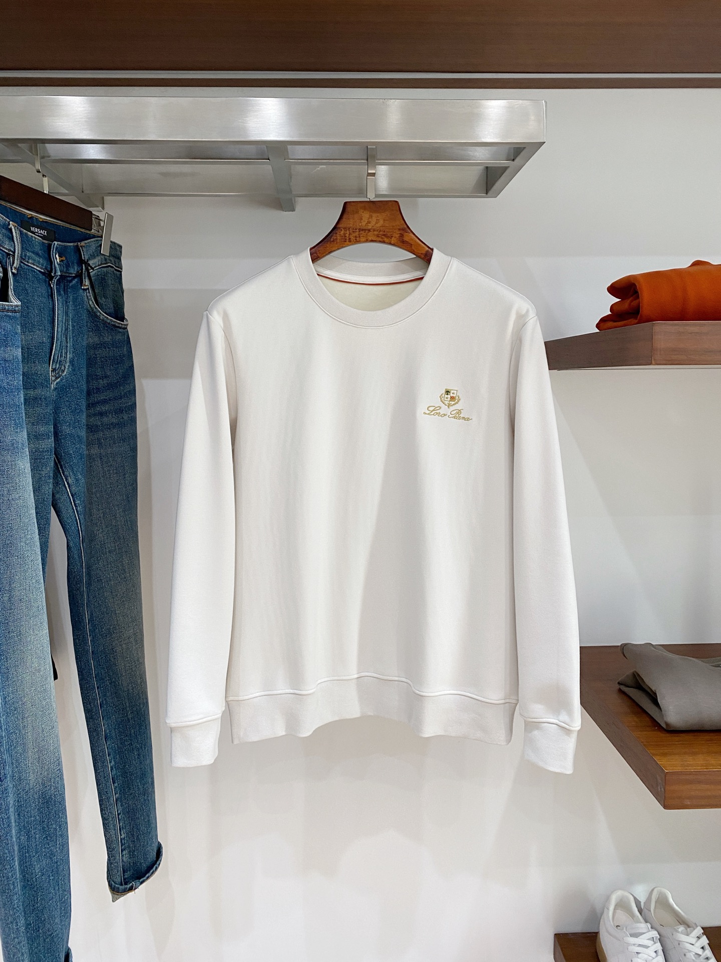 lP🆕、2025新品加绒卫衣，时尚帅气，简约百搭款，胸前精致刺绣图案字母logo，定制原版面料，不仅挺括