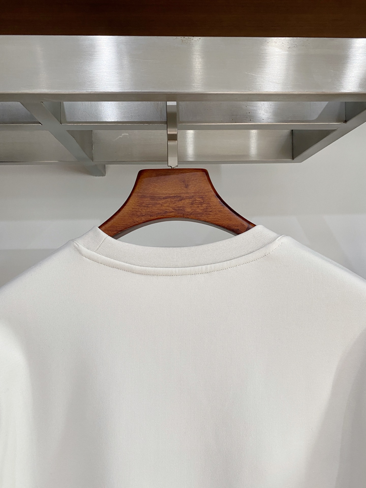 lP🆕、2025新品加绒卫衣，时尚帅气，简约百搭款，胸前精致刺绣图案字母logo，定制原版面料，不仅挺括