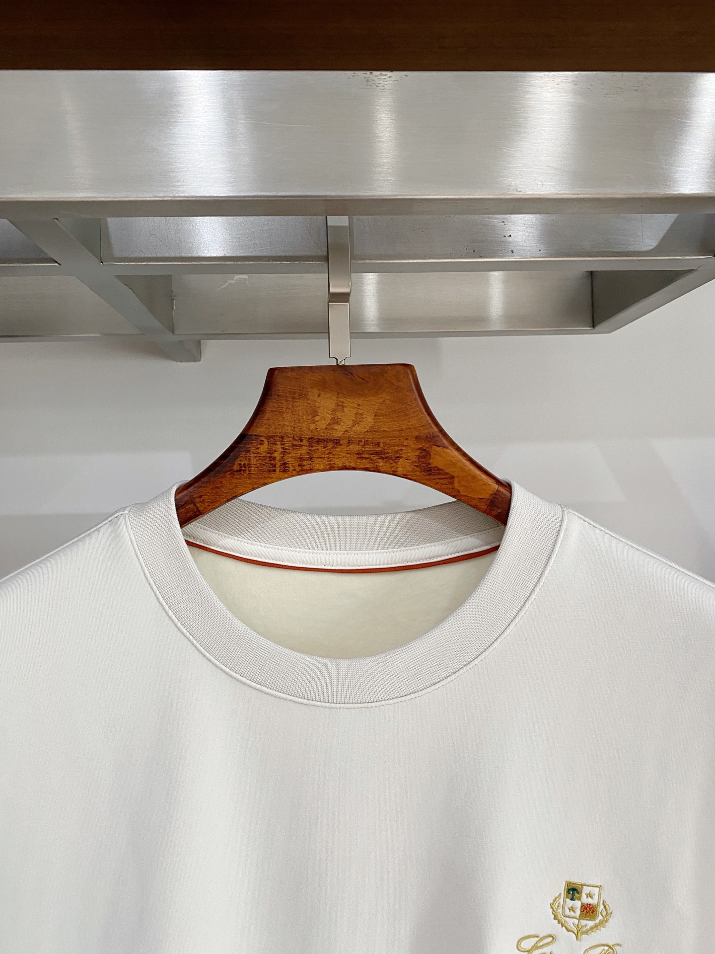 lP🆕、2025新品加绒卫衣，时尚帅气，简约百搭款，胸前精致刺绣图案字母logo，定制原版面料，不仅挺括