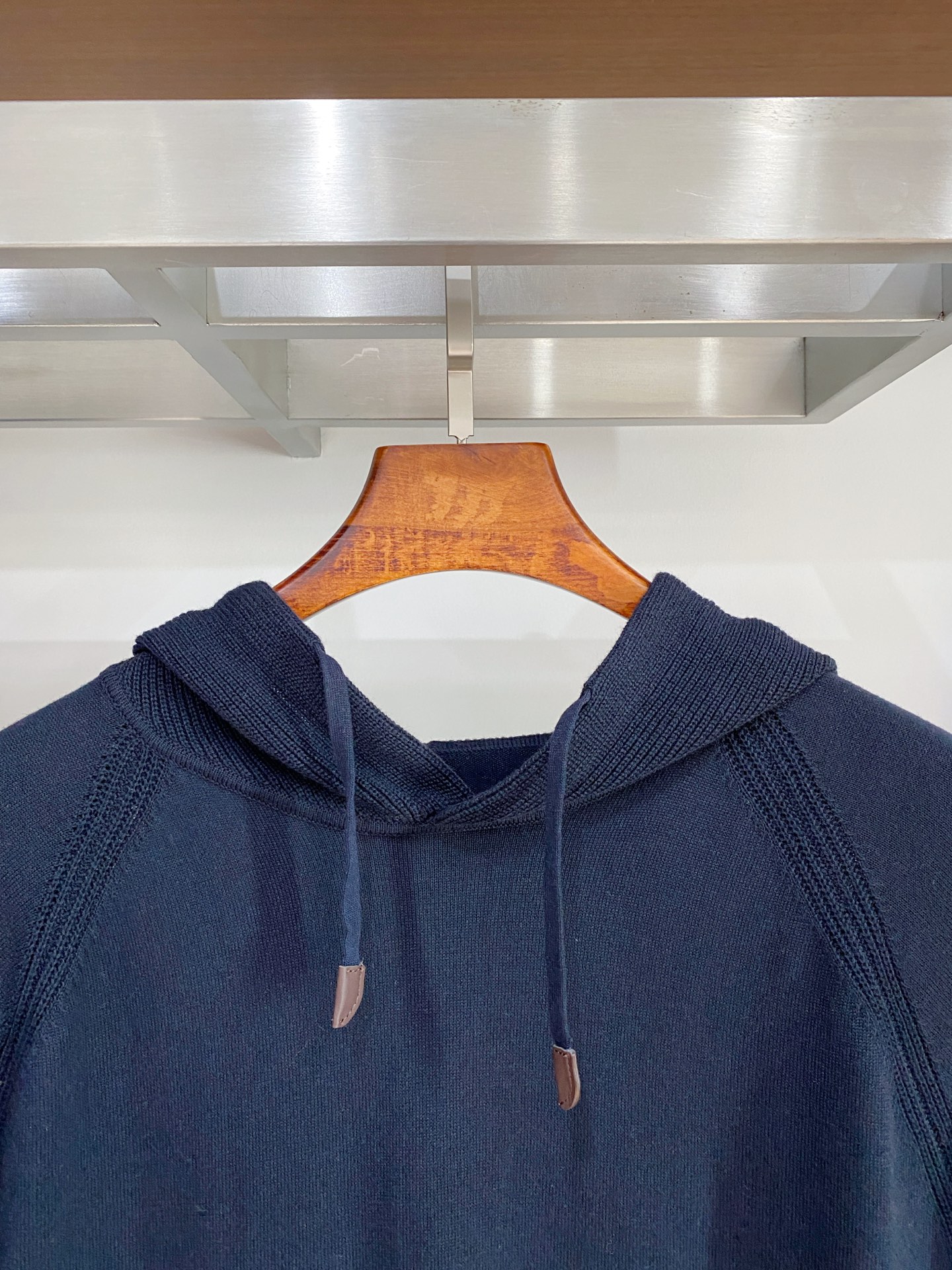 lP🆕、2025新品羊毛衣 具有手感细腻柔软，可直接与肌肤接触，让暖心的纱线变化出细腻的质感，顶级工艺极